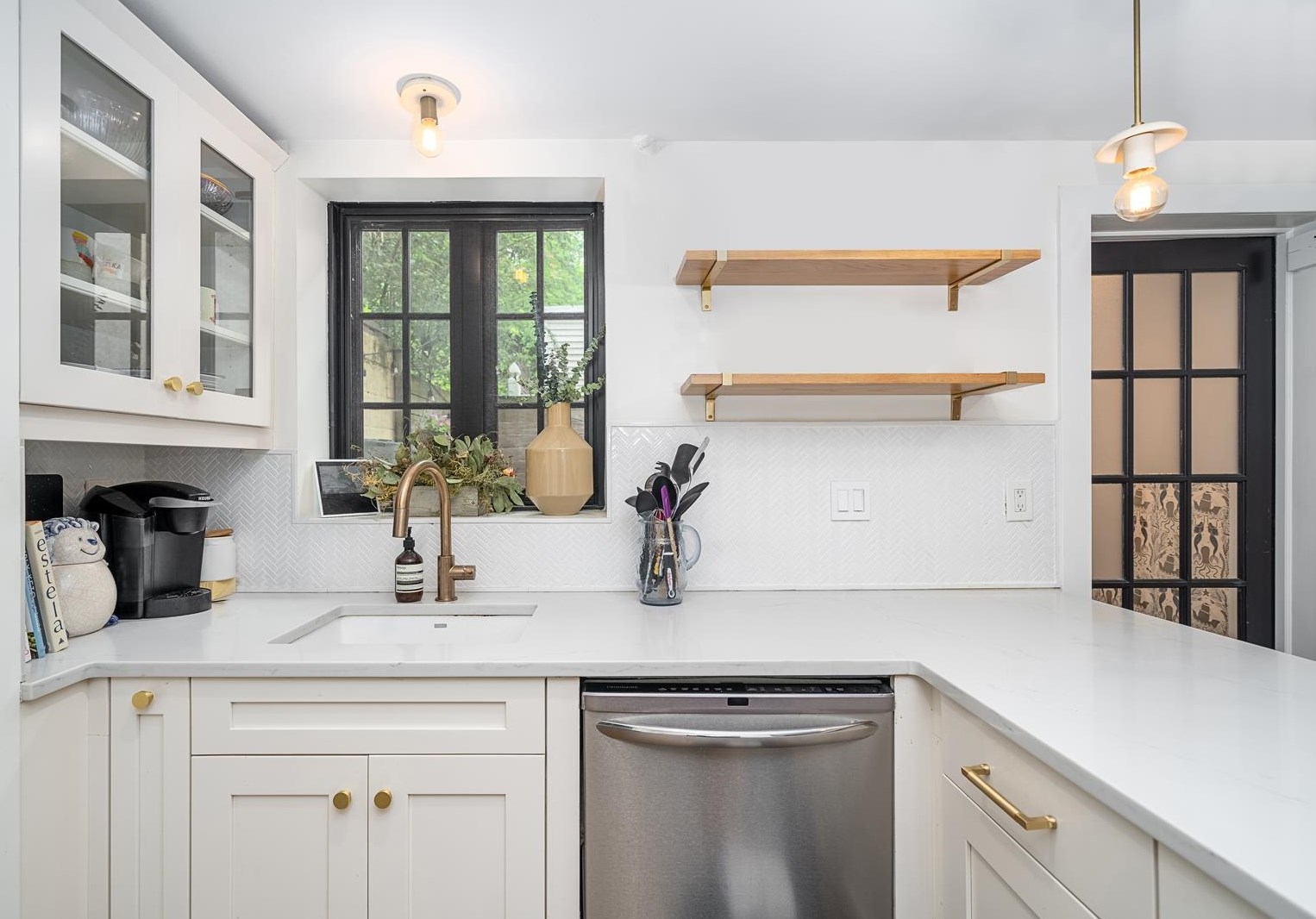 270 5th St, Jersey City, NJ 07302-2304