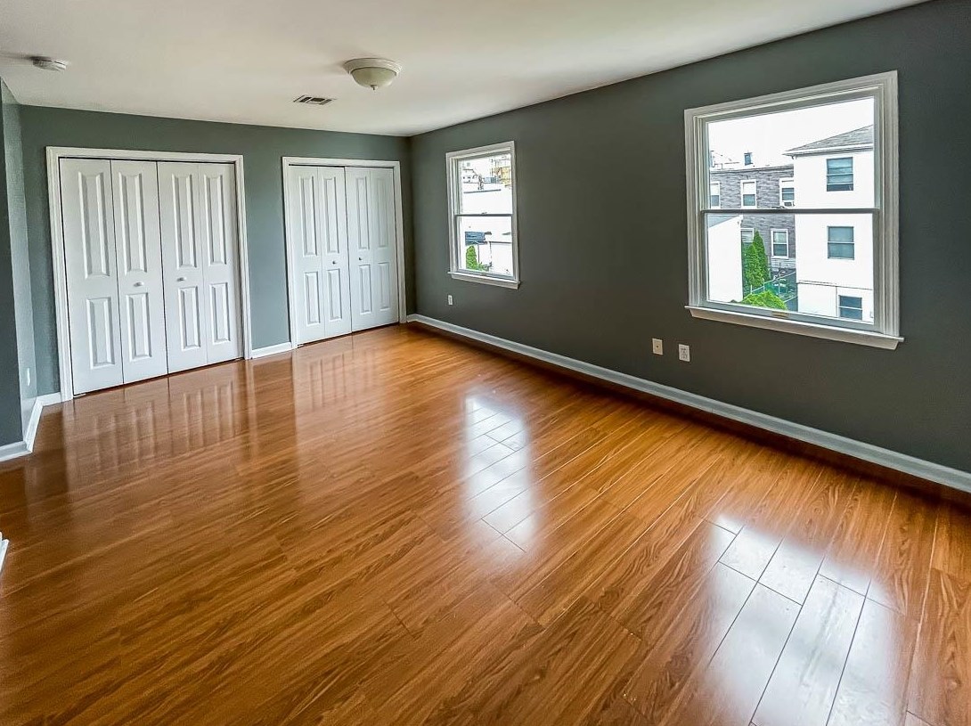 21 Cliff St, Jersey City NJ 07306-3411 exterior