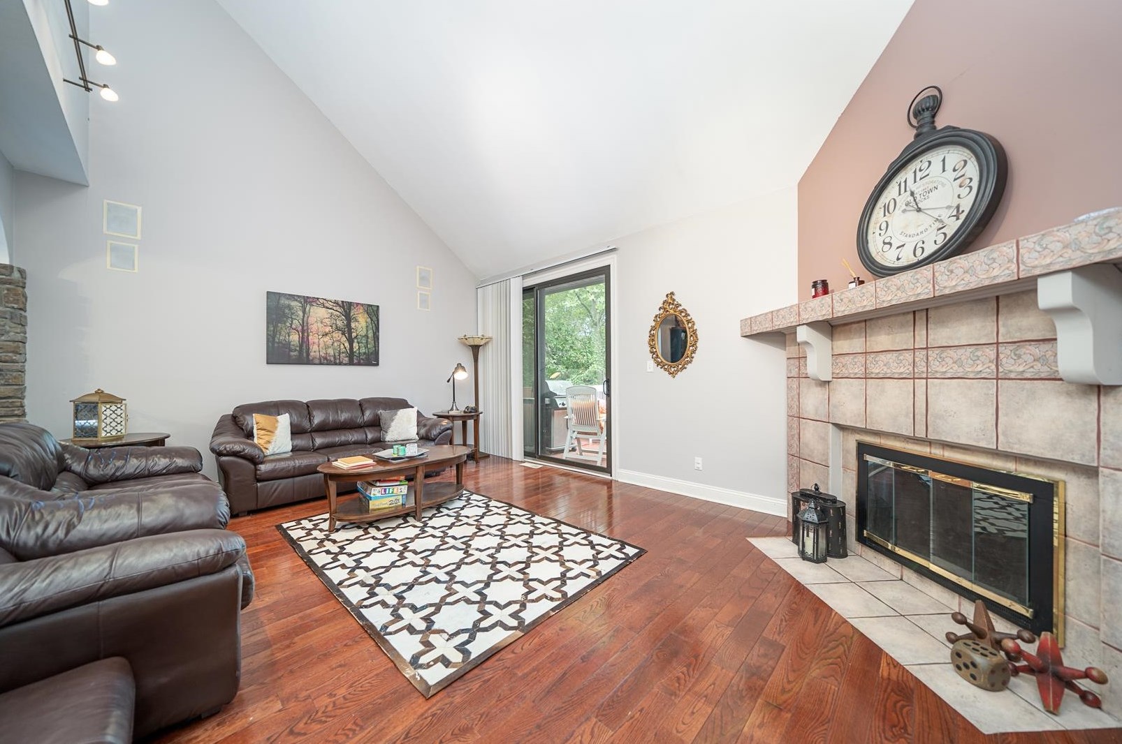 606 Sanderling Ct, Secaucus, NJ 07094