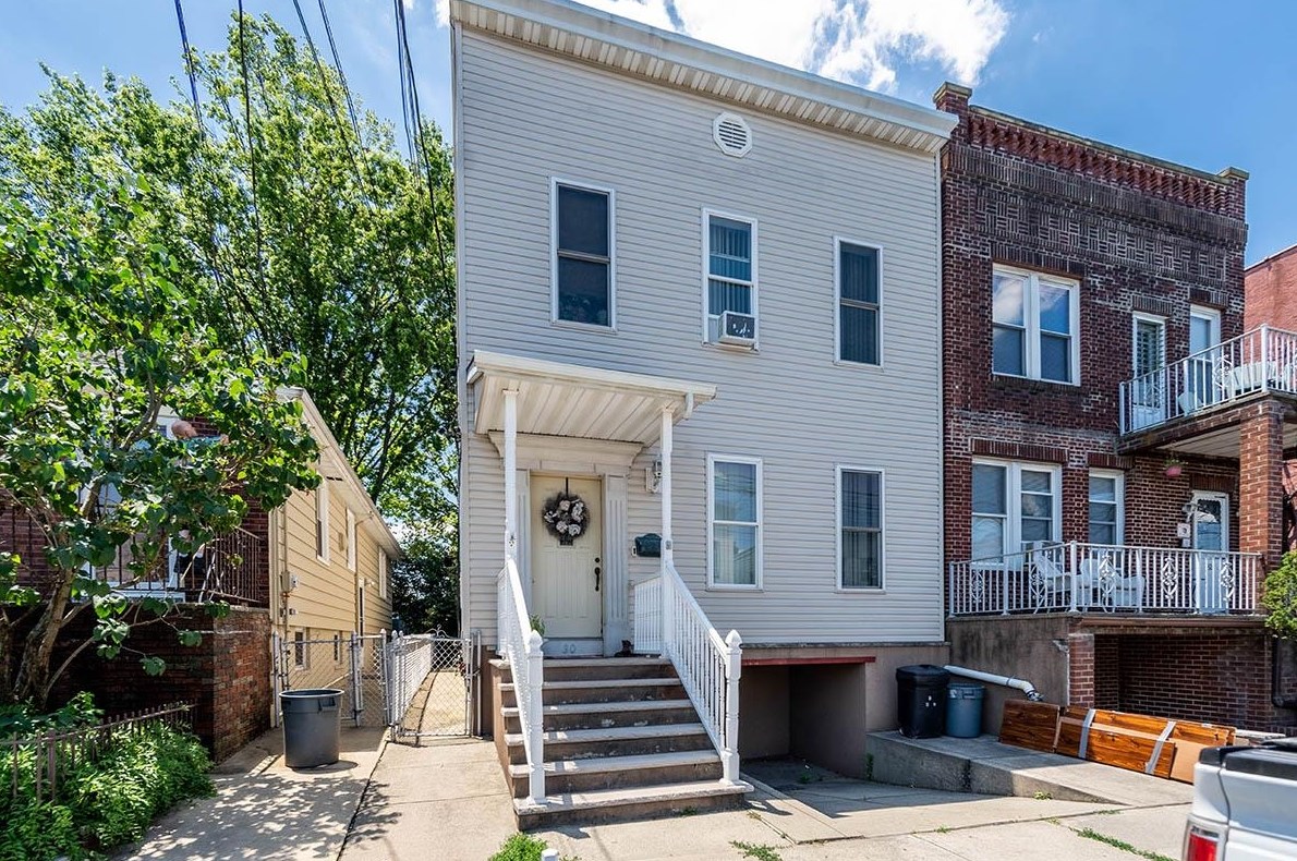 30 W 12th St, Bayonne, NJ 07002