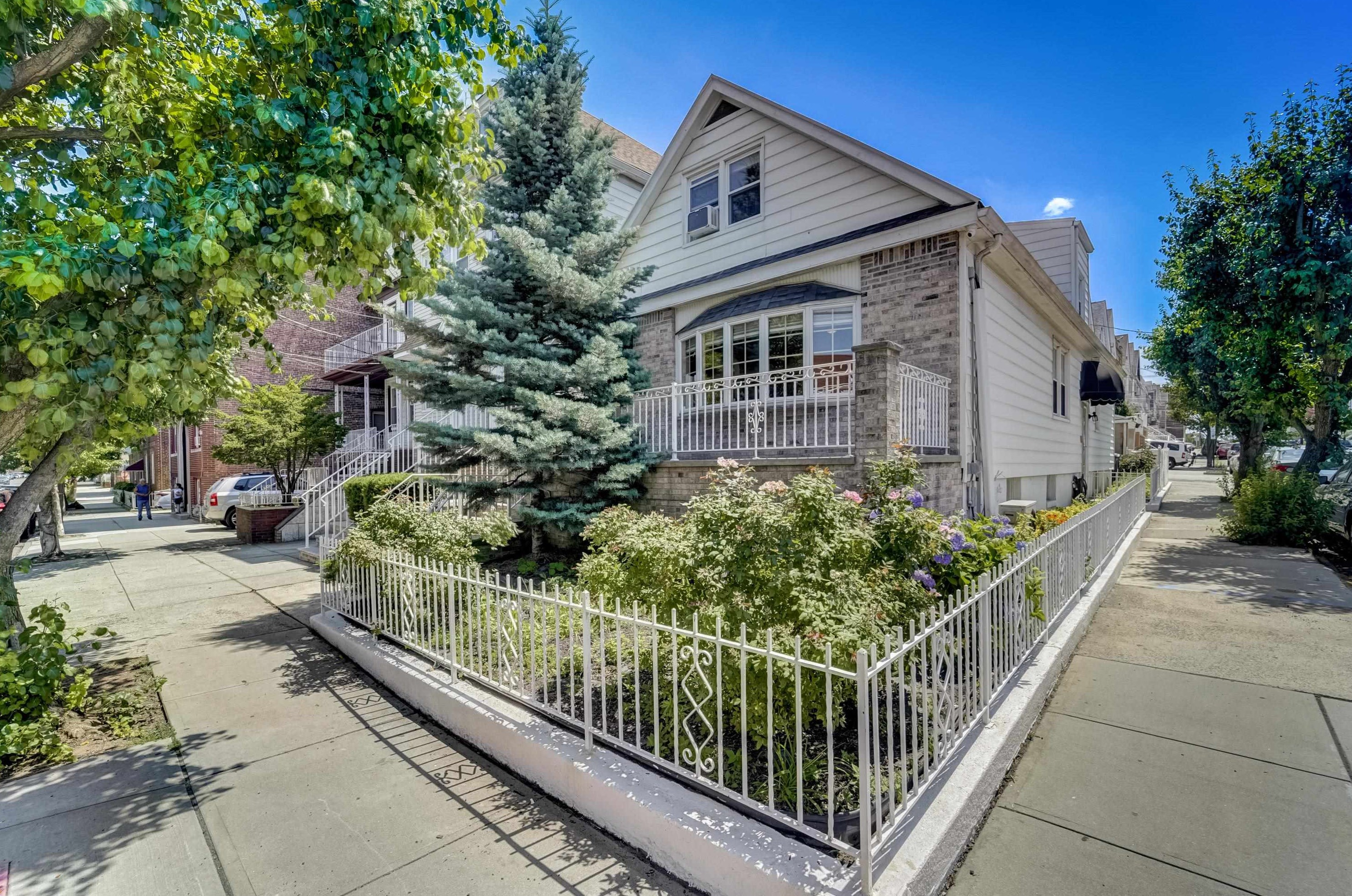 656 Avenue A, Bayonne, NJ 07002