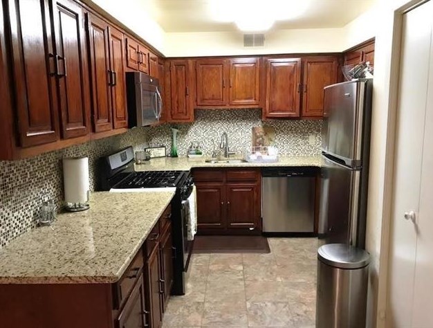 417 Egret Ln, Secaucus NJ  07094-2219 exterior