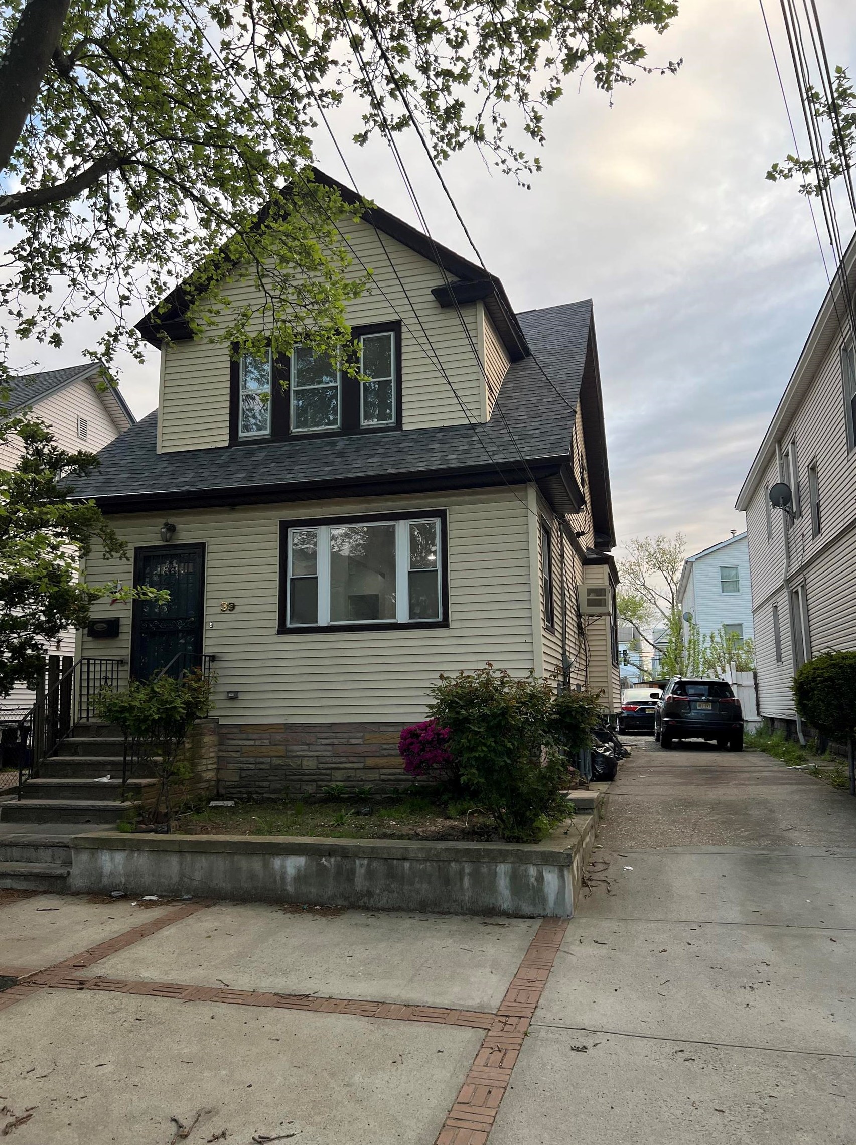 39 Neptune Ave, Jersey City, NJ 07305