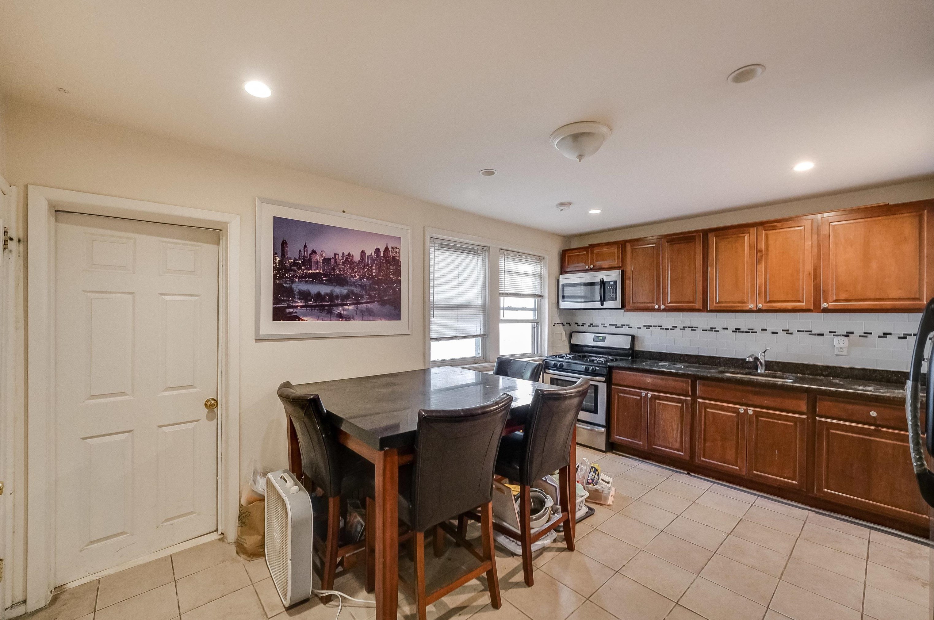 6008 Broadway, West New York NJ  07093-2808 exterior