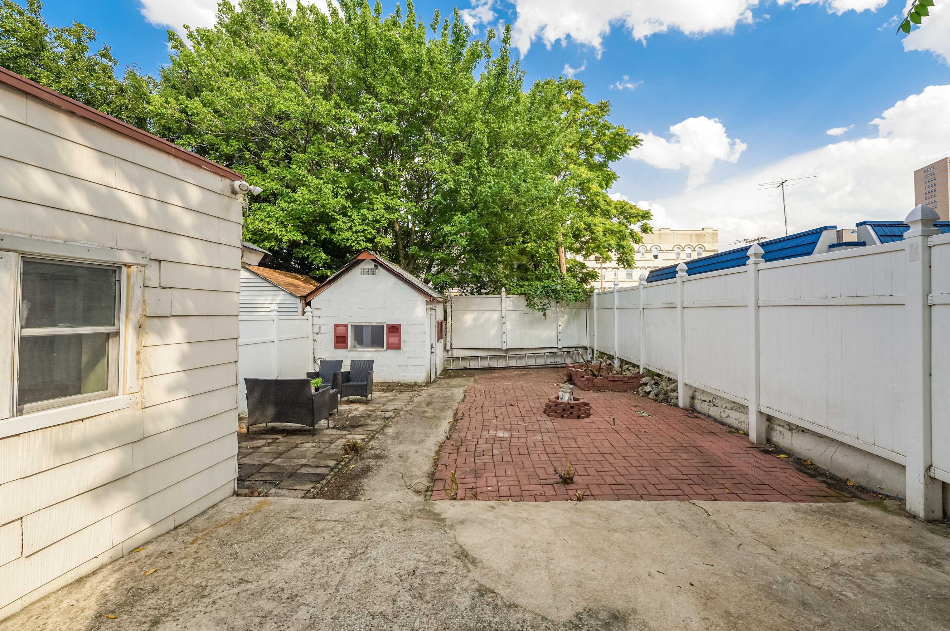 6008 Broadway, West New York NJ  07093-2808 exterior