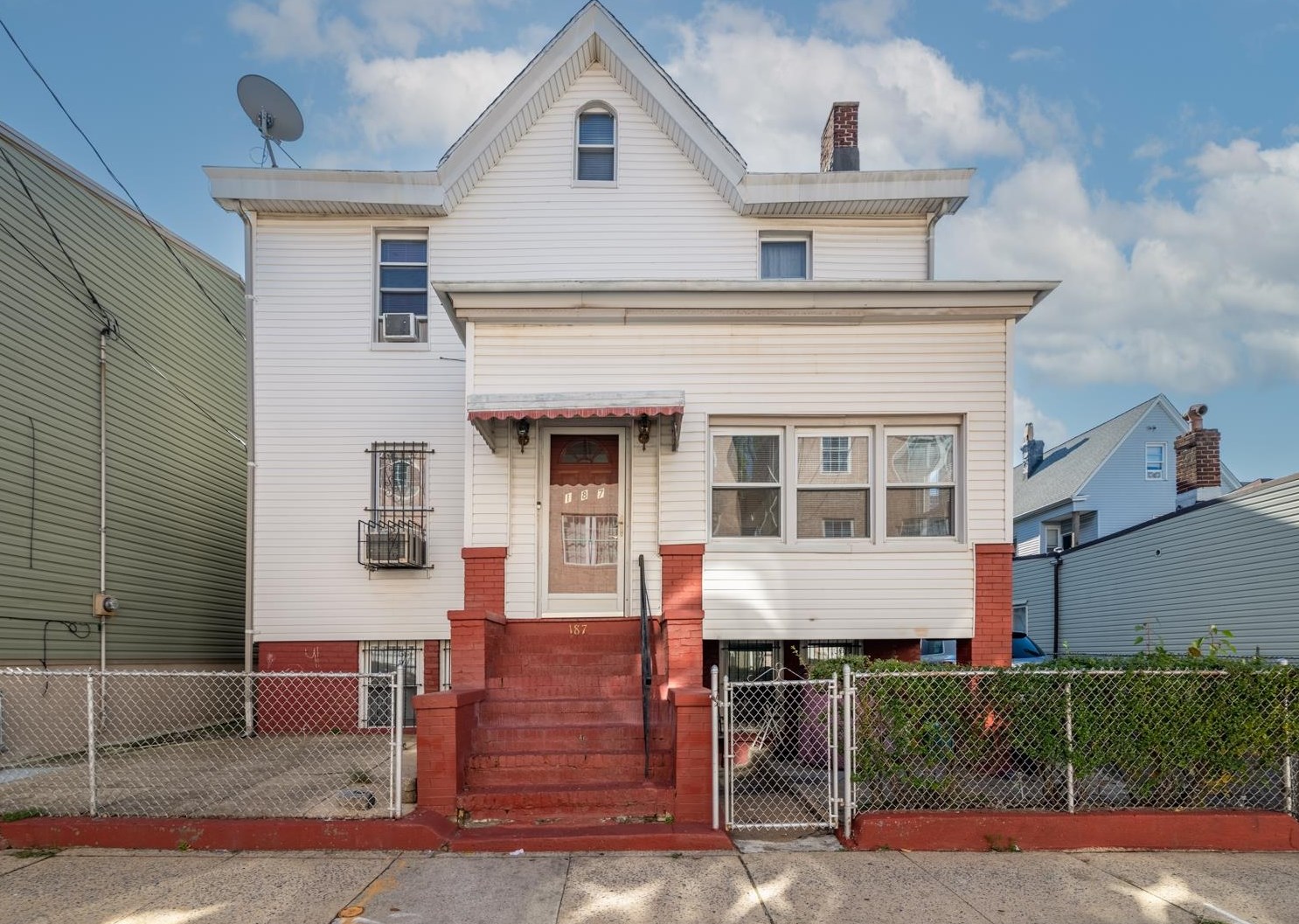 189 Lembeck Ave, Jersey City, NJ 07305-3802