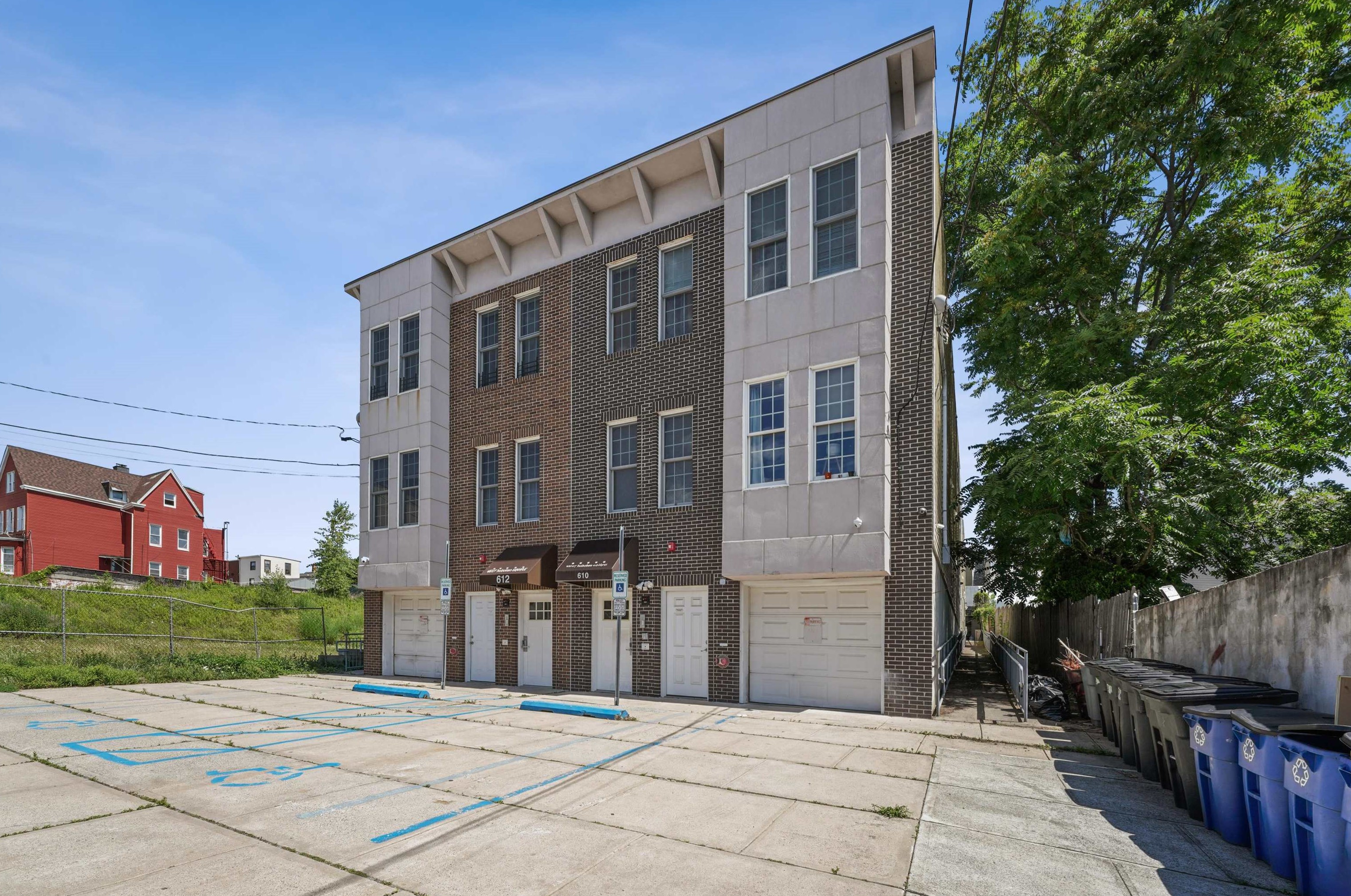 610 12th St, Union City, NJ 07087