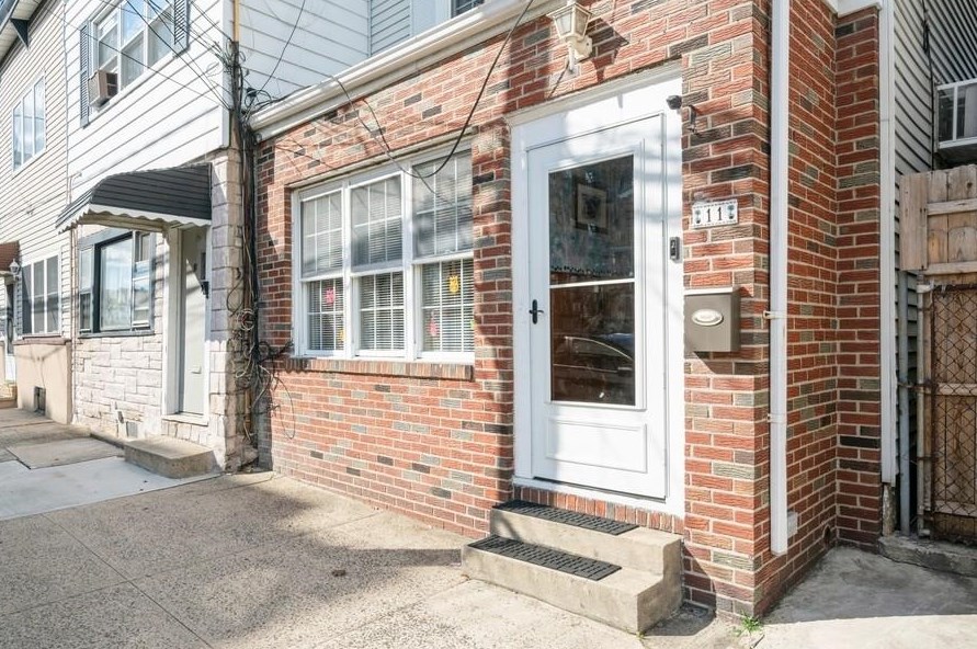 11 E 17th St, Bayonne, NJ 07002