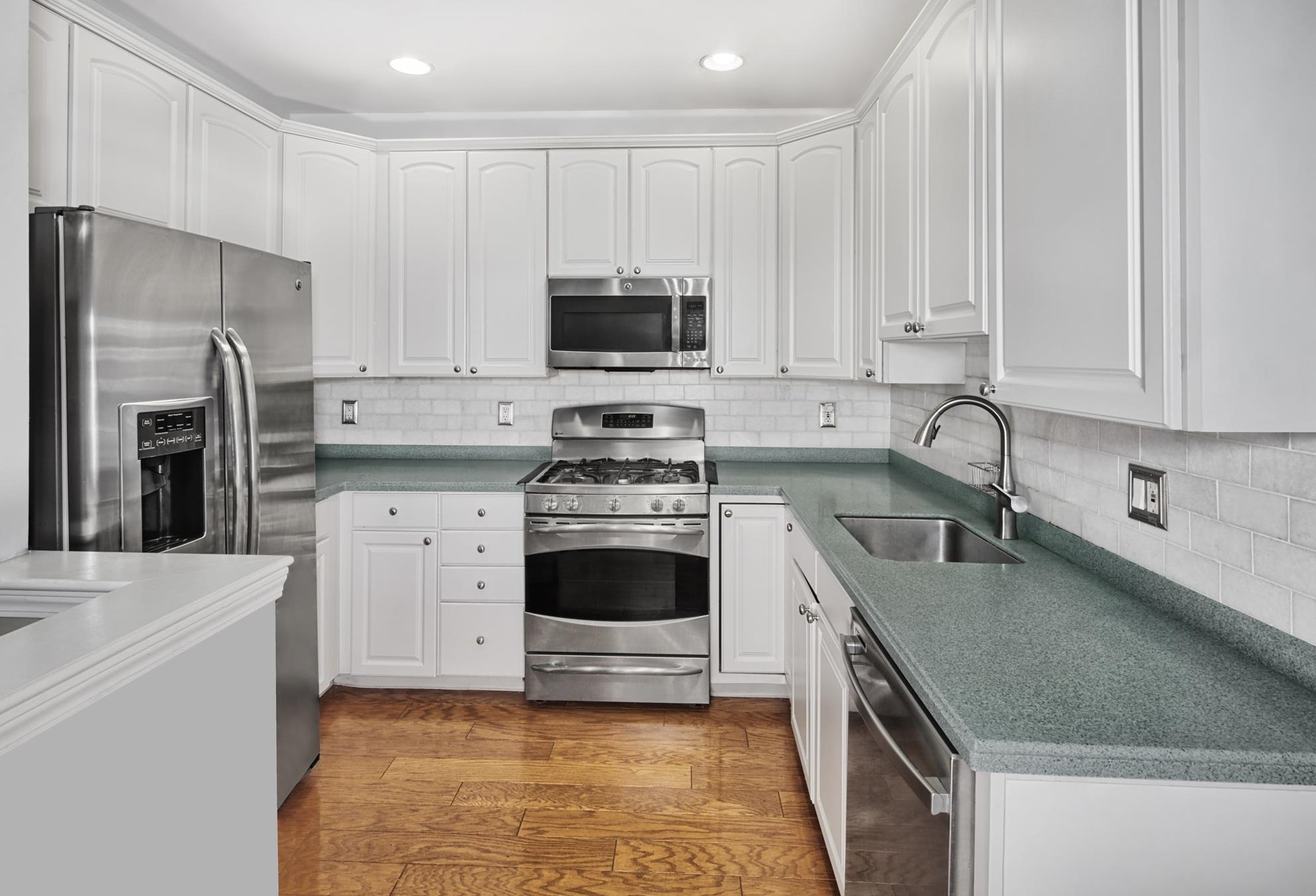 323 Midland Ct, West New York, NJ 07093