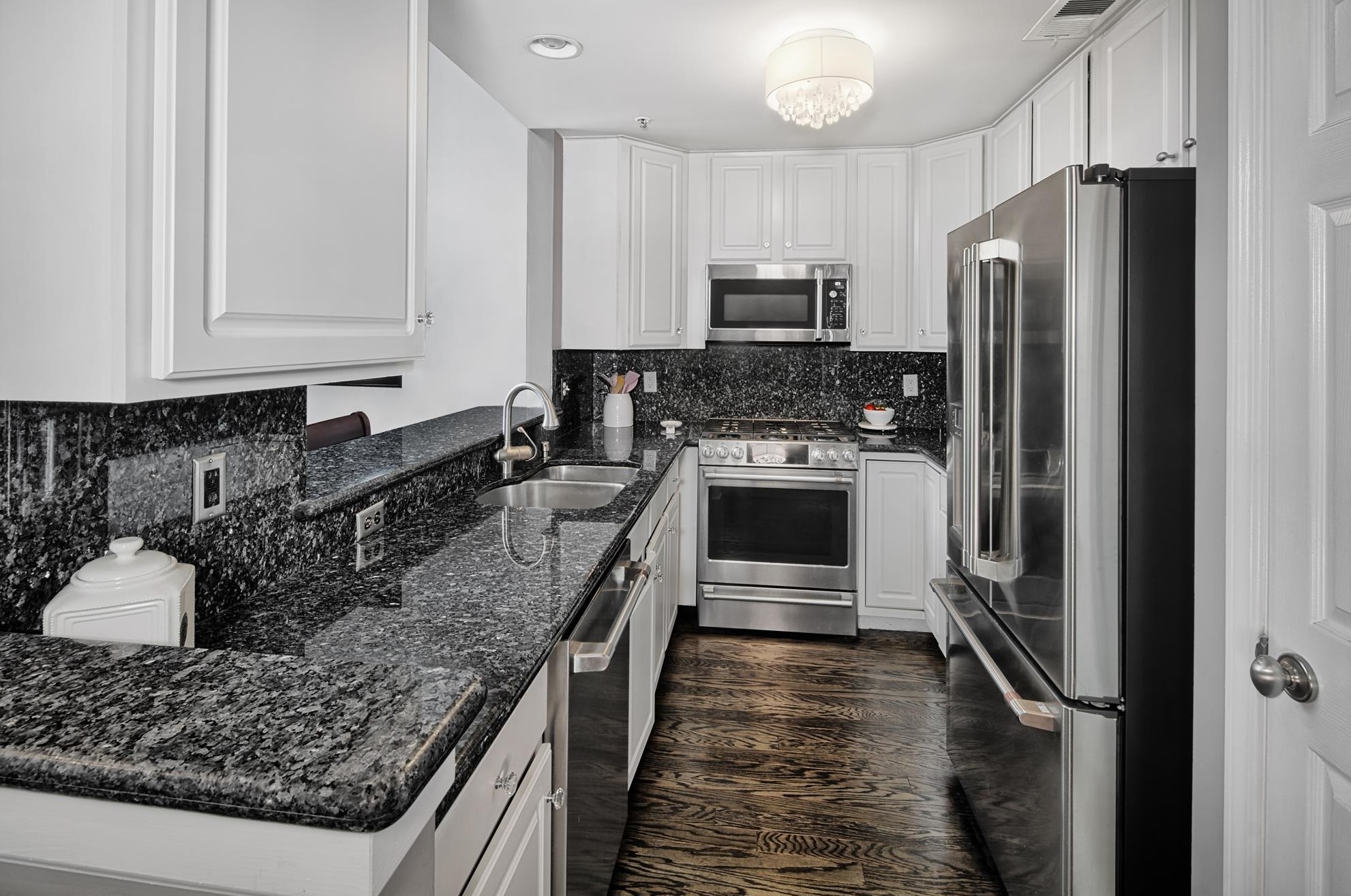 154 Lydia Dr, West New York, NJ 07093-8380