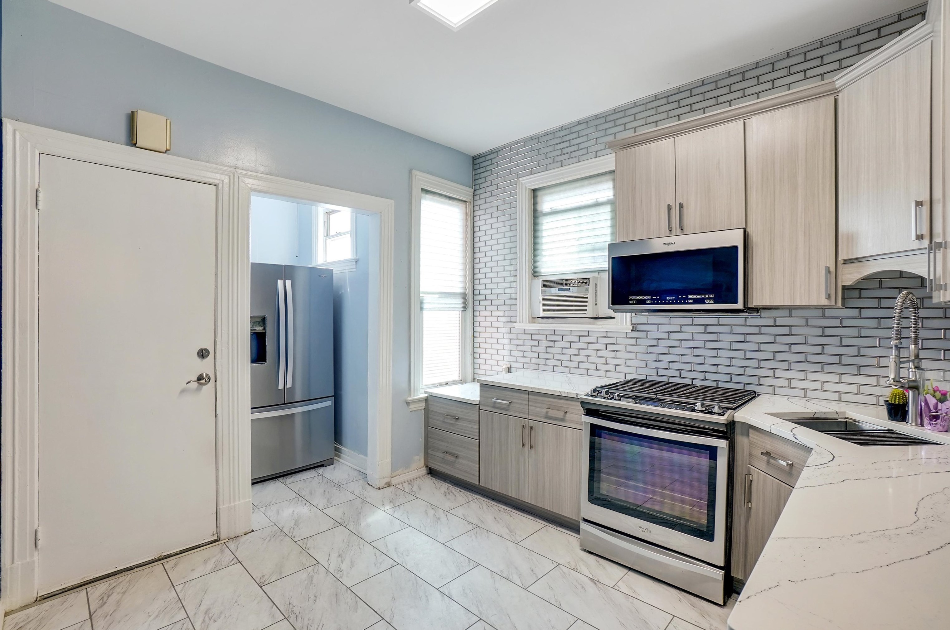 30 Danforth Ave ##1, Jersey City, NJ 07305