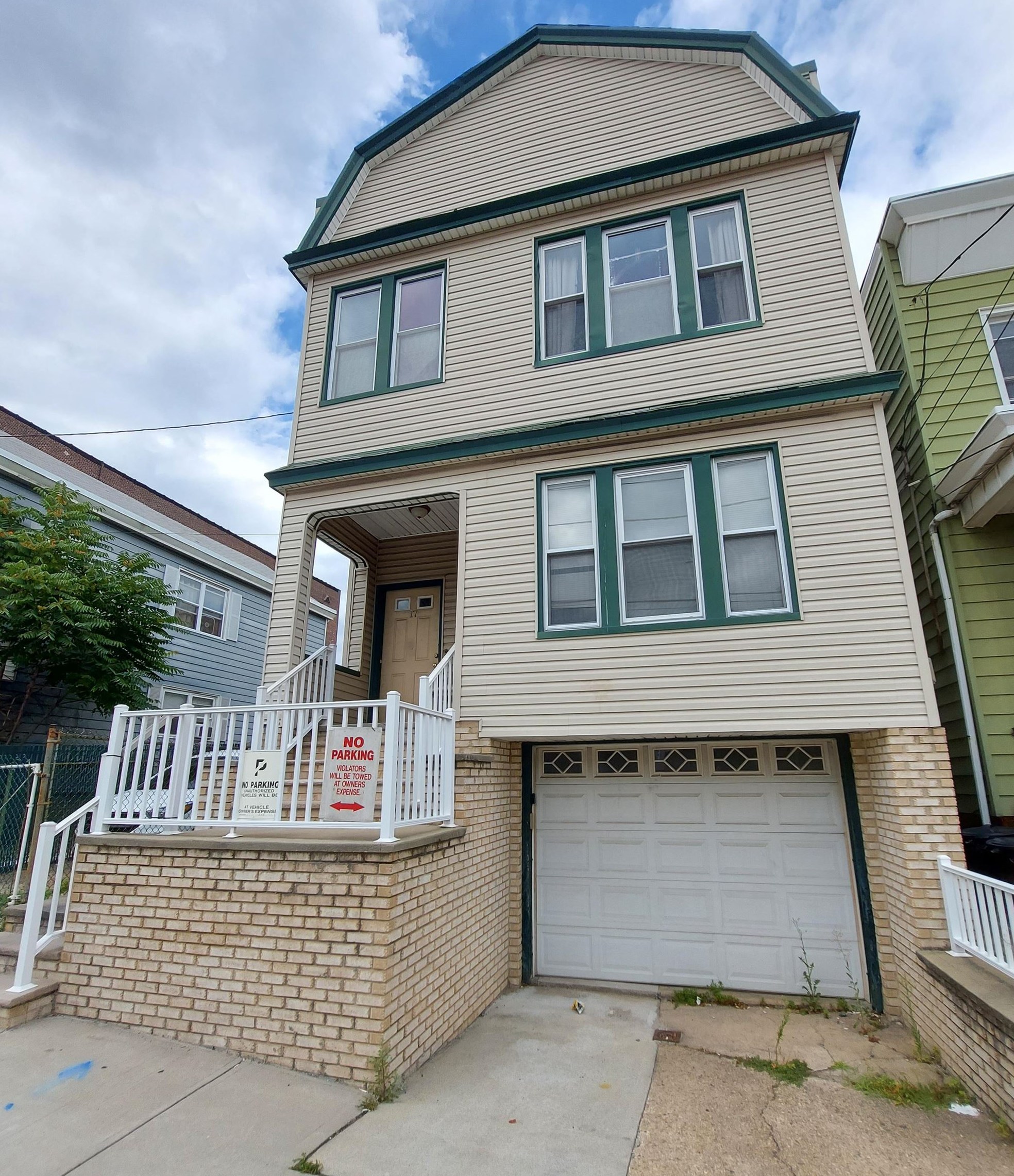 17 E 18th St, Bayonne, NJ 07002