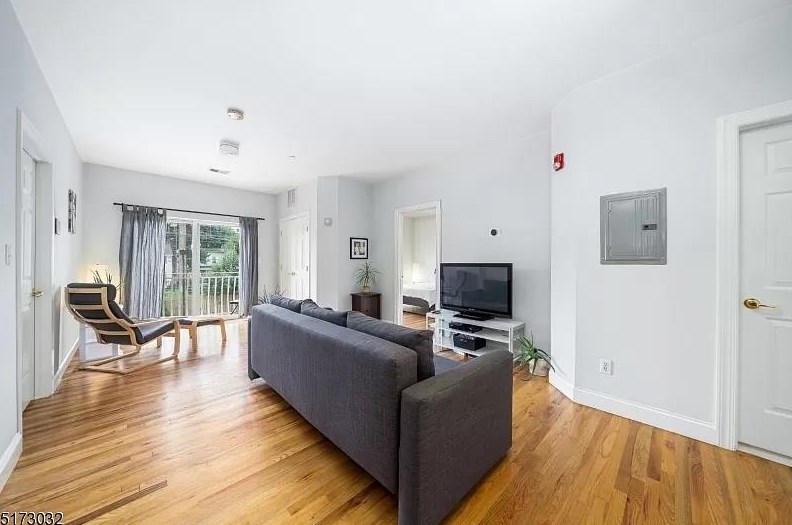 969 South St, Elizabeth, NJ 07202-4206