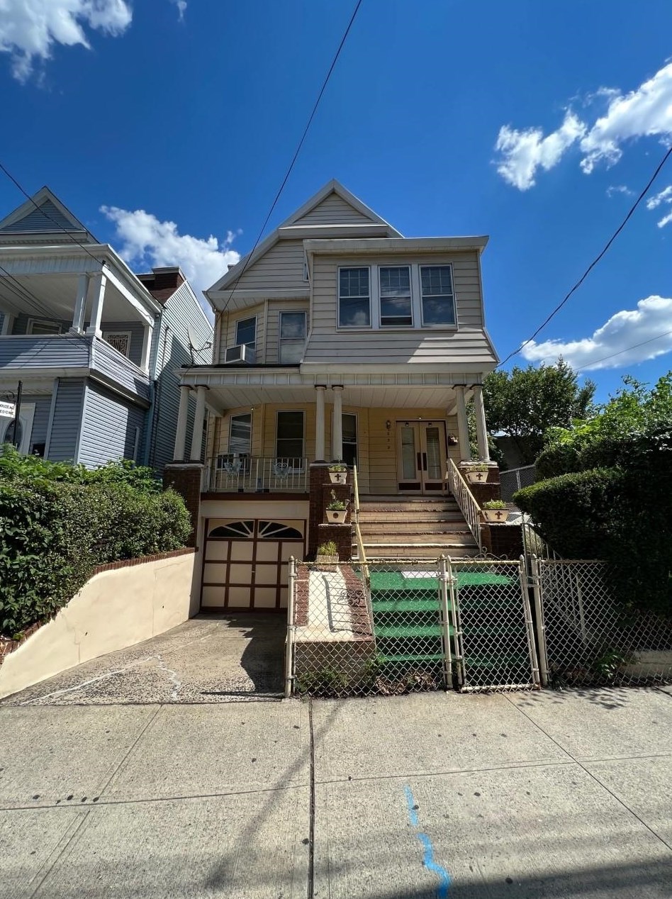228 Bergen Ave, Jersey City, NJ 07305-1522