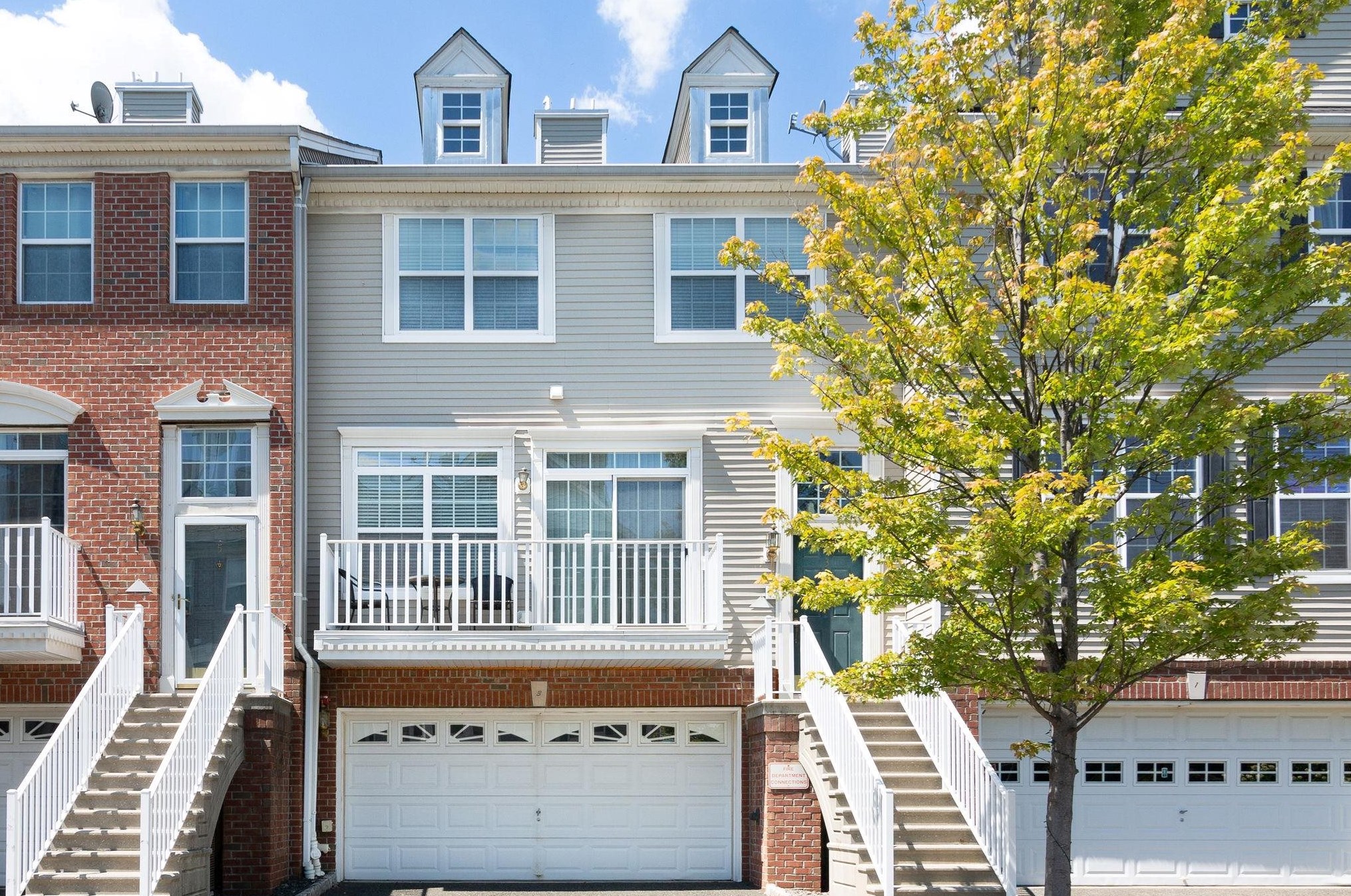 3 Tottenham Ct, Jersey City, NJ 07305-5502