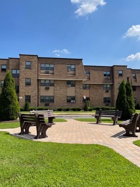 220 Meadow Ln #d20, Secaucus, NJ 07094