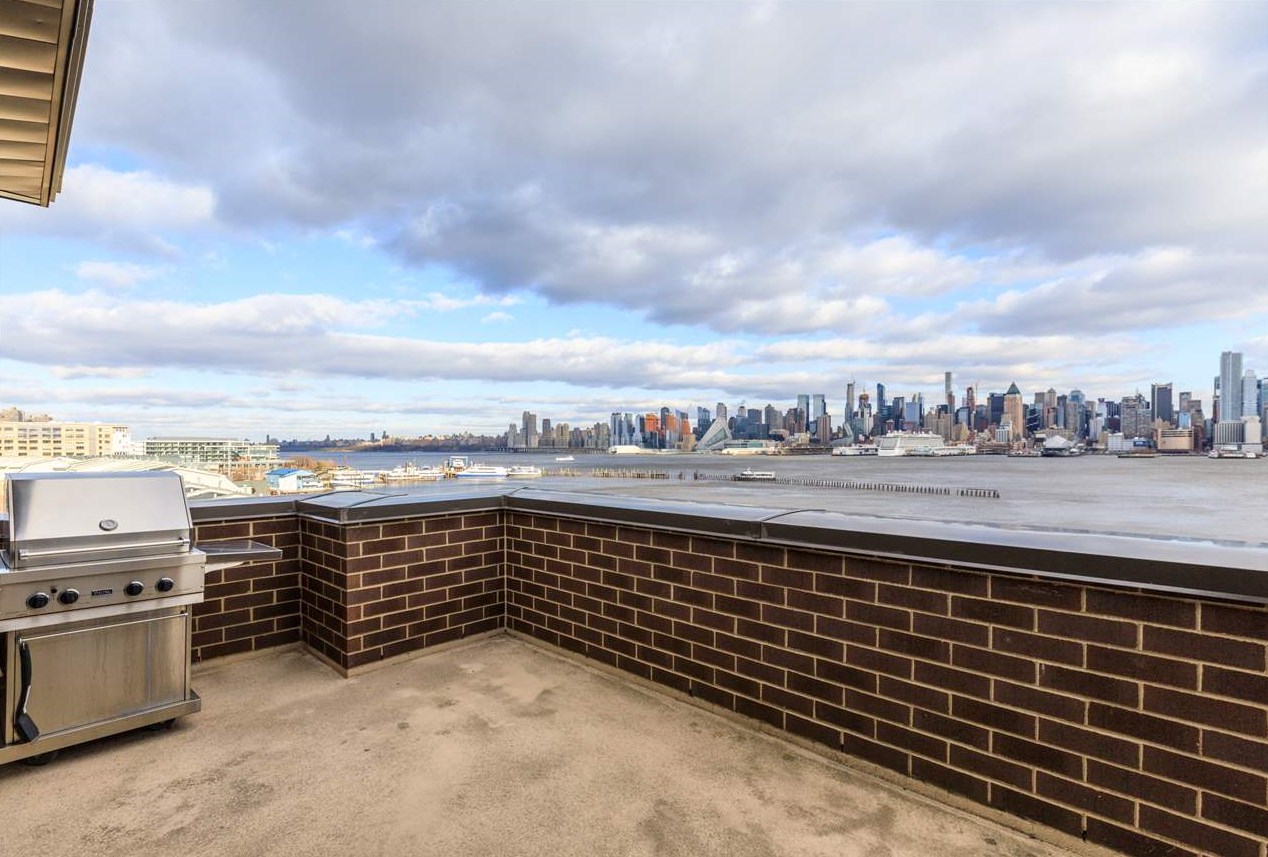 53 Oxford Landing #ph53, Union City, NJ 07086