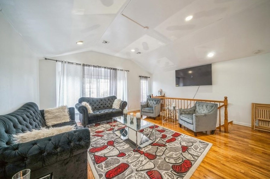 31 Logan Ave, Jersey City, NJ 07306-6901