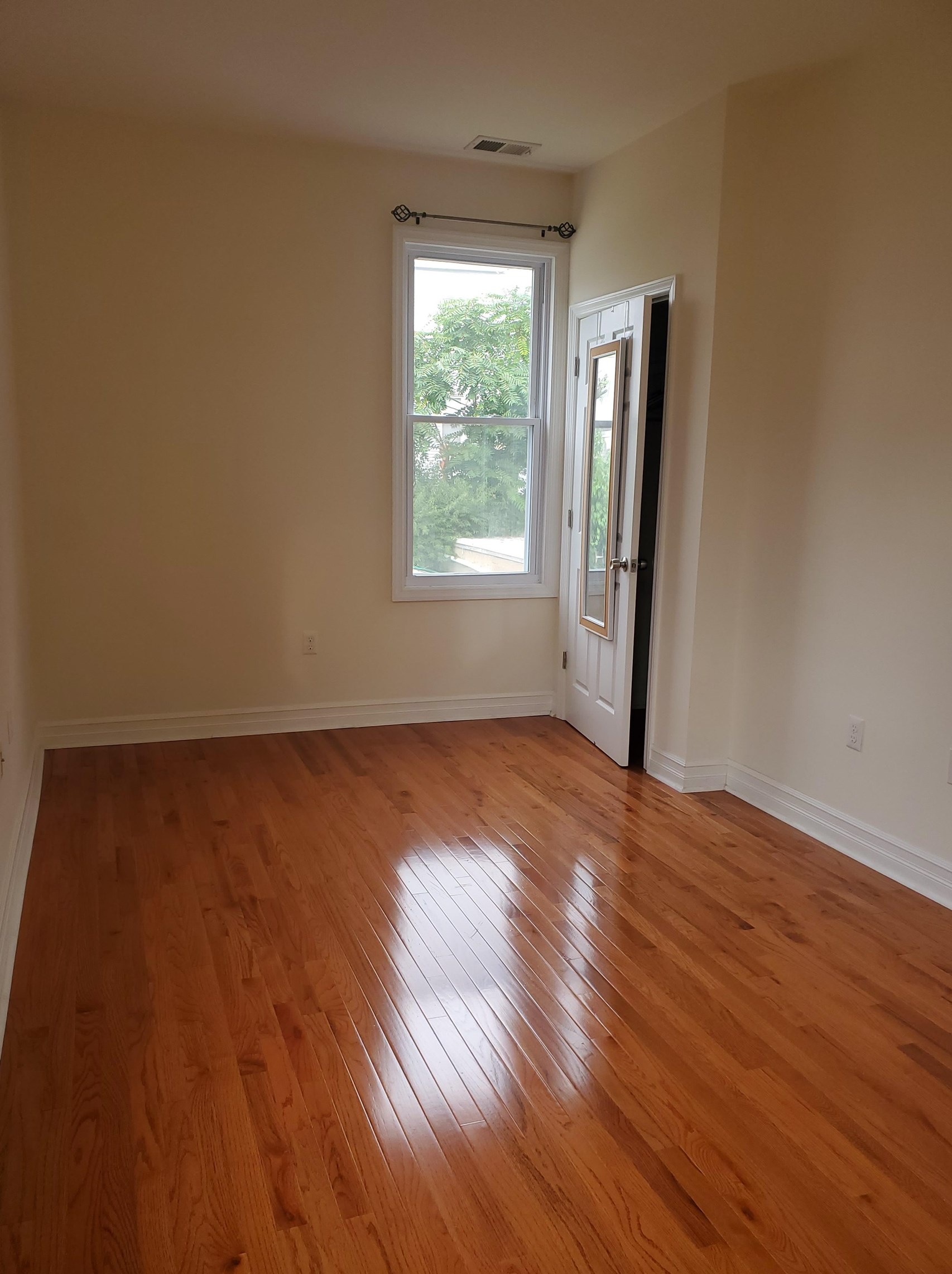 214 Bartholdi Ave #2, Jersey City, NJ 07305