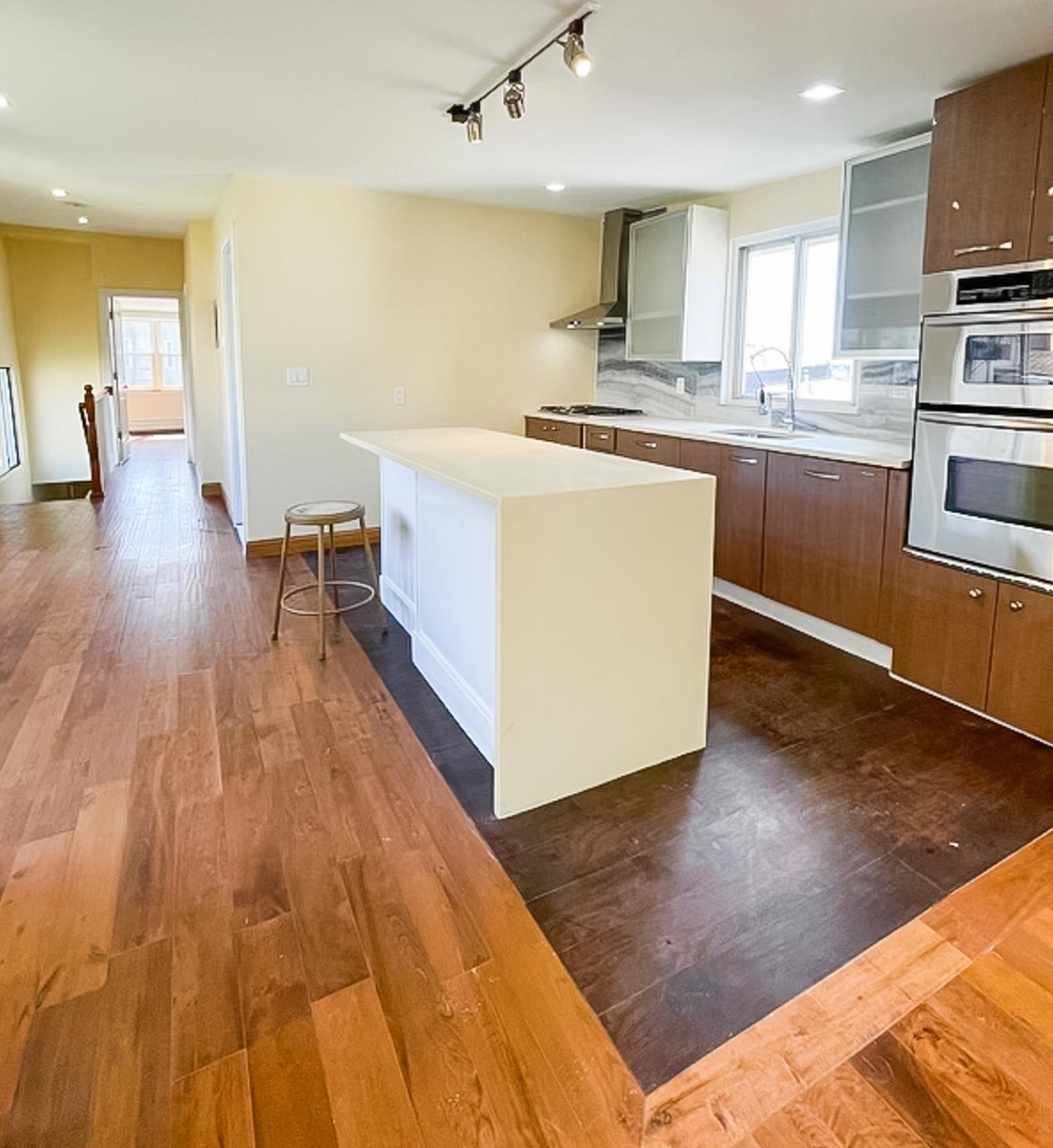 726 11th St #2, Union City, NJ 07087