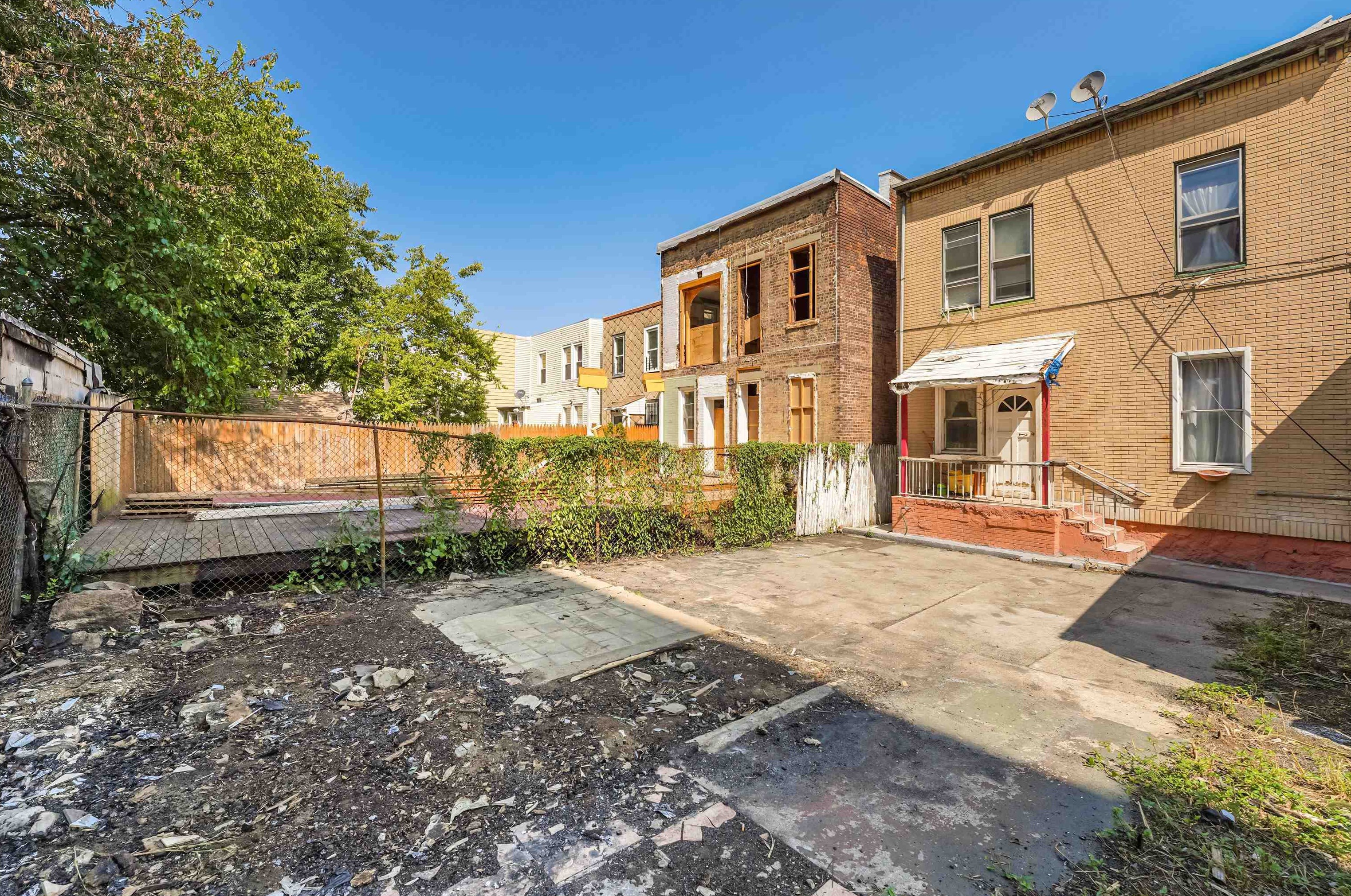 307 59th St, West New York, NJ 07093-2105