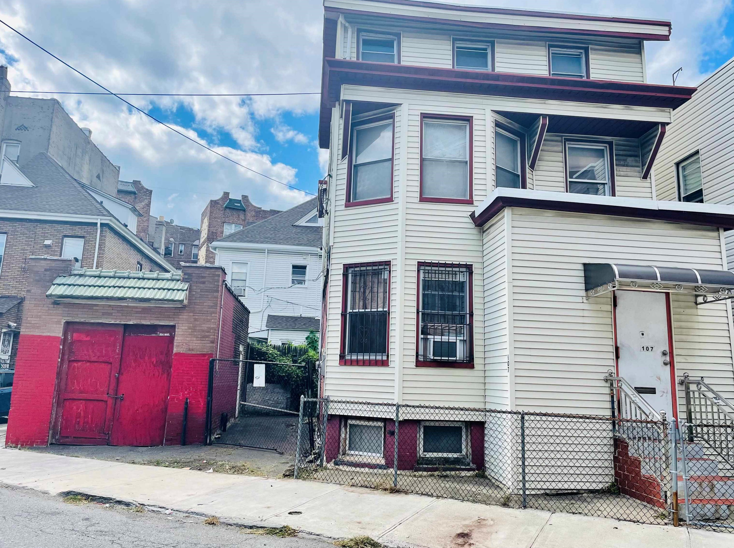 107 Van Reypen St, Jersey City, NJ 07306-5514