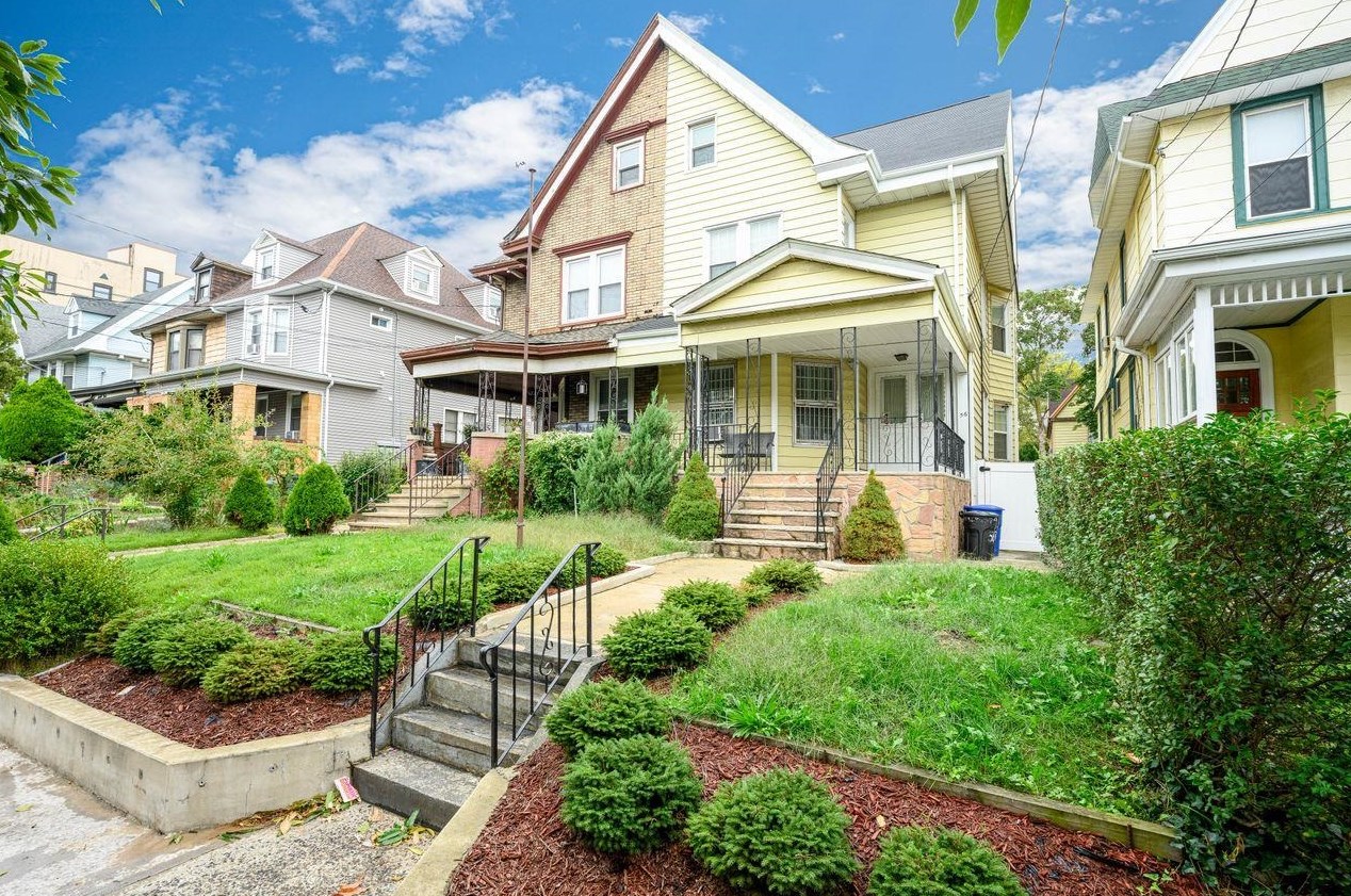 56 Danforth Ave, Jersey City, NJ 07305-3939