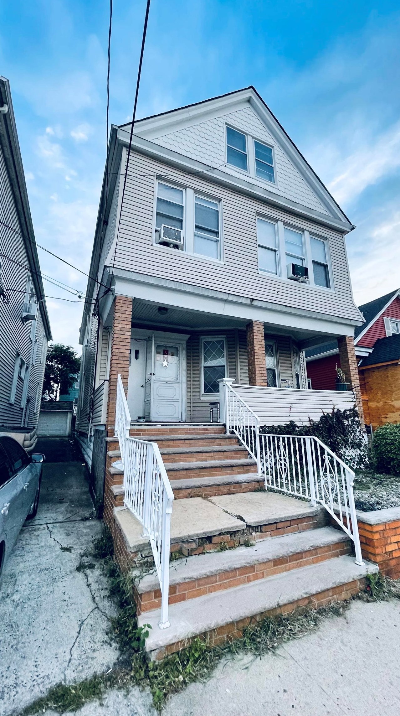 176 W 10th St, Bayonne, NJ 07002