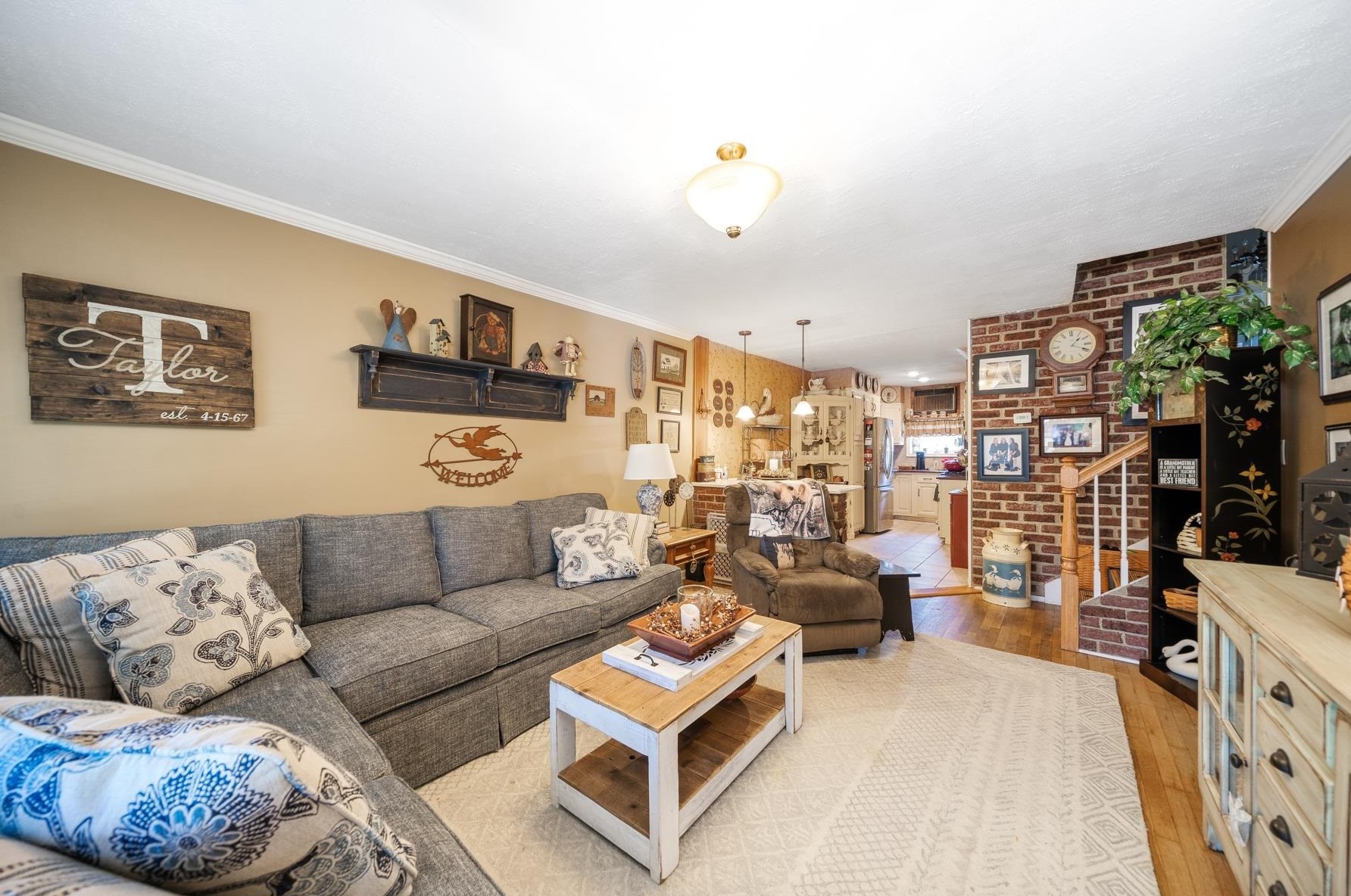 8 Parkside Ln, Bayonne, NJ 07002
