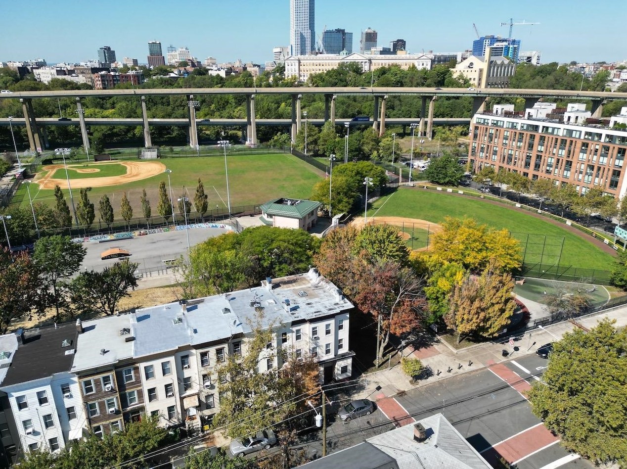 233 Brunswick St, Jersey City, NJ 07302-1517