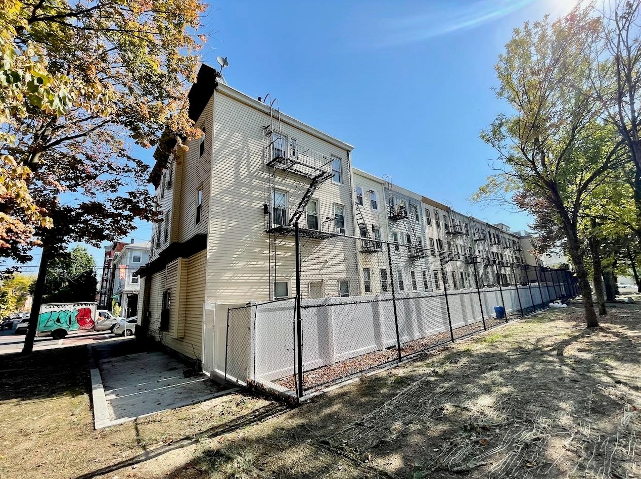 233 Brunswick St, Jersey City NJ  07302-1517 exterior