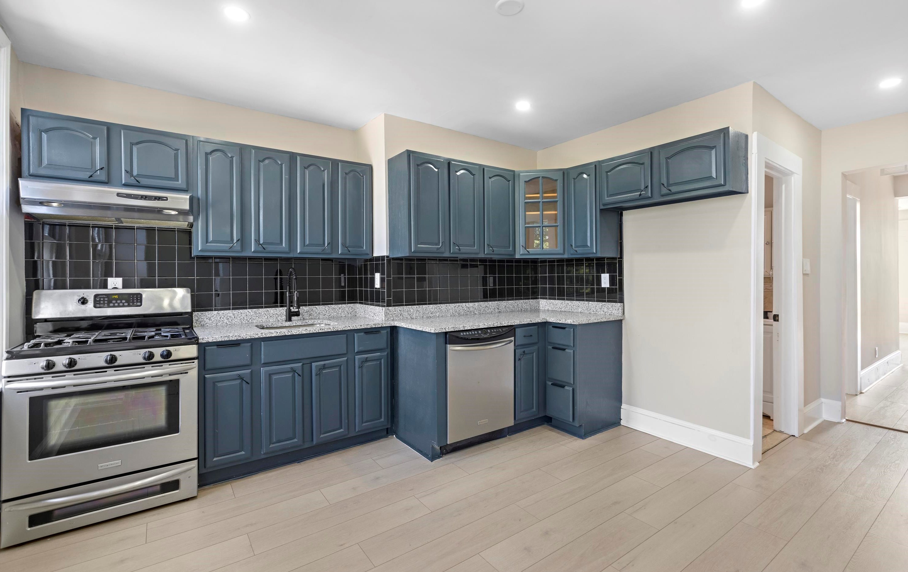 253 Halladay St #2, Jersey City, NJ 07304