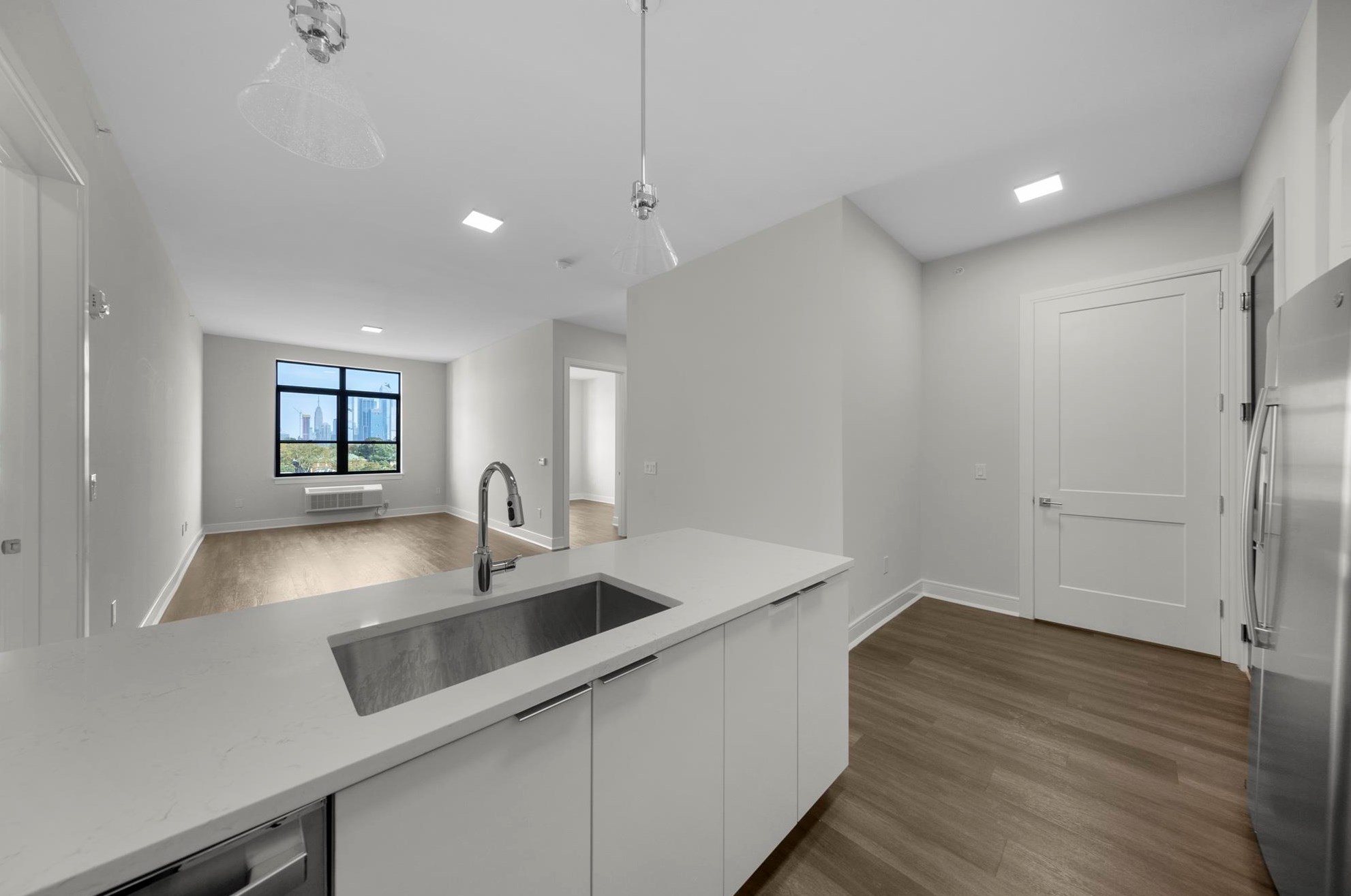 121 34th St #606, Union City, NJ 07087