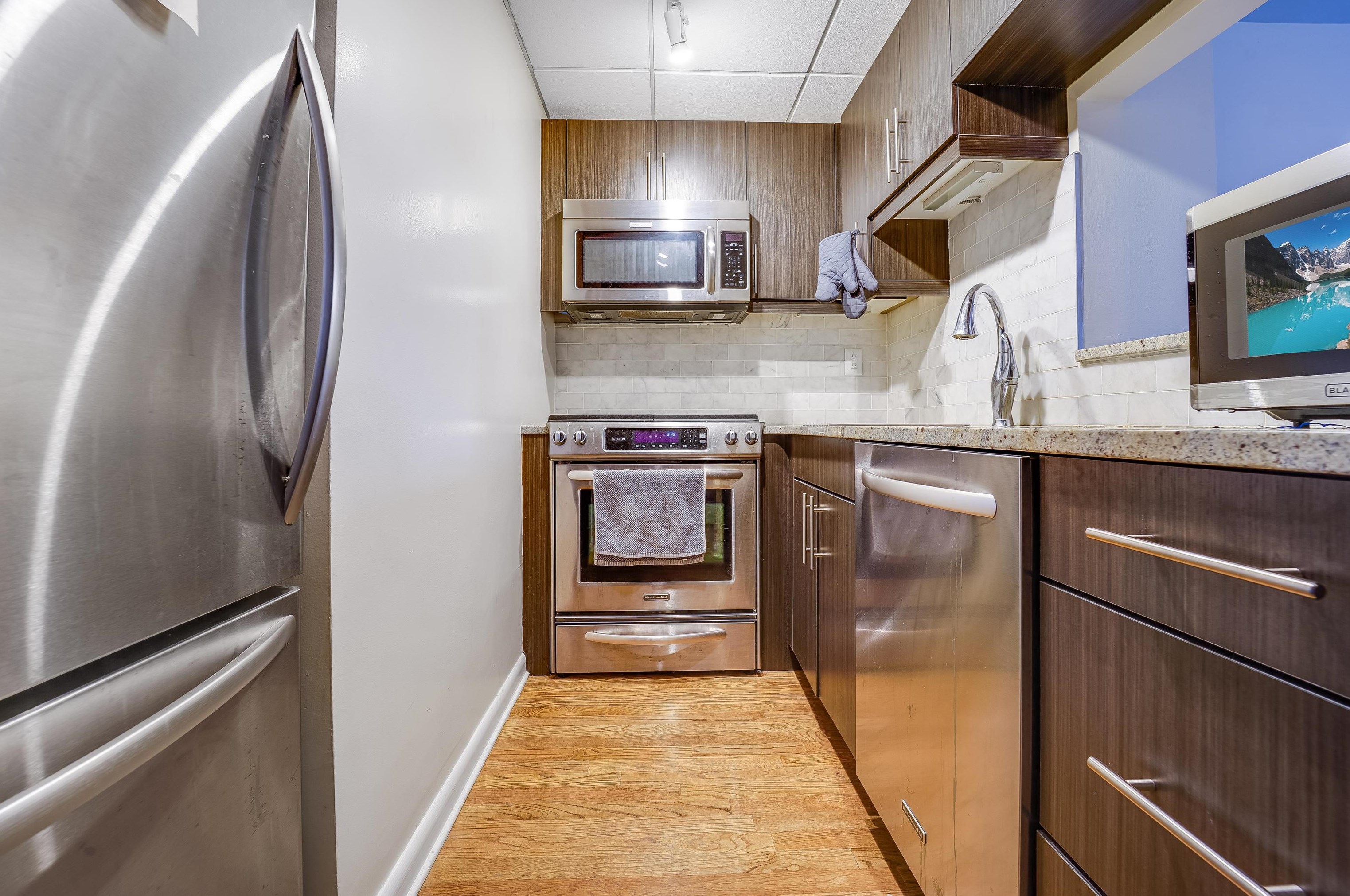 227 Christopher Columbus Dr #213b, Jersey City, NJ 07302