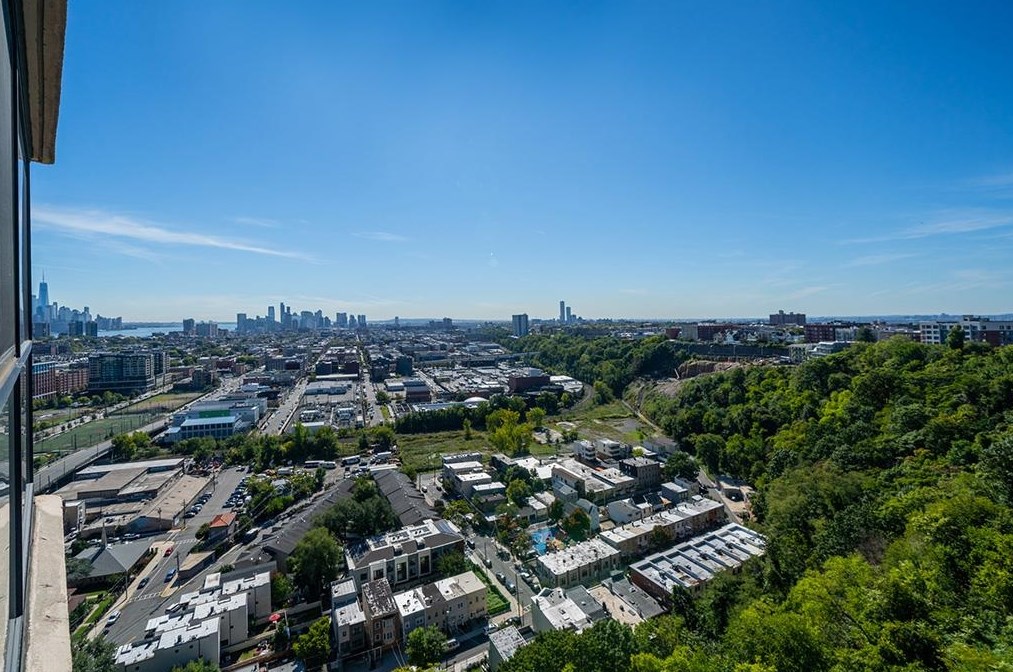 380 Mountain Rd #1215, Union City, NJ 07087