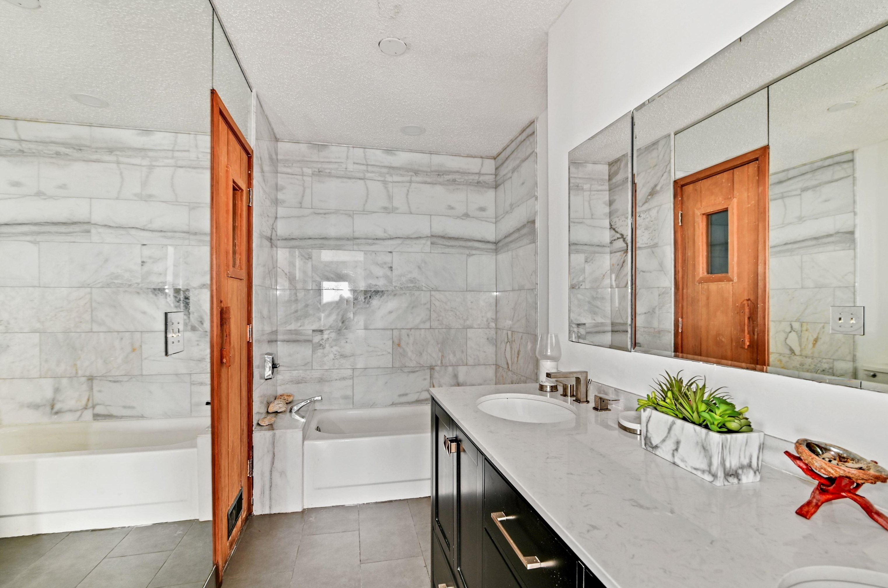 2538 Harmon Cove Tower, Secaucus NJ  07094-1761 exterior