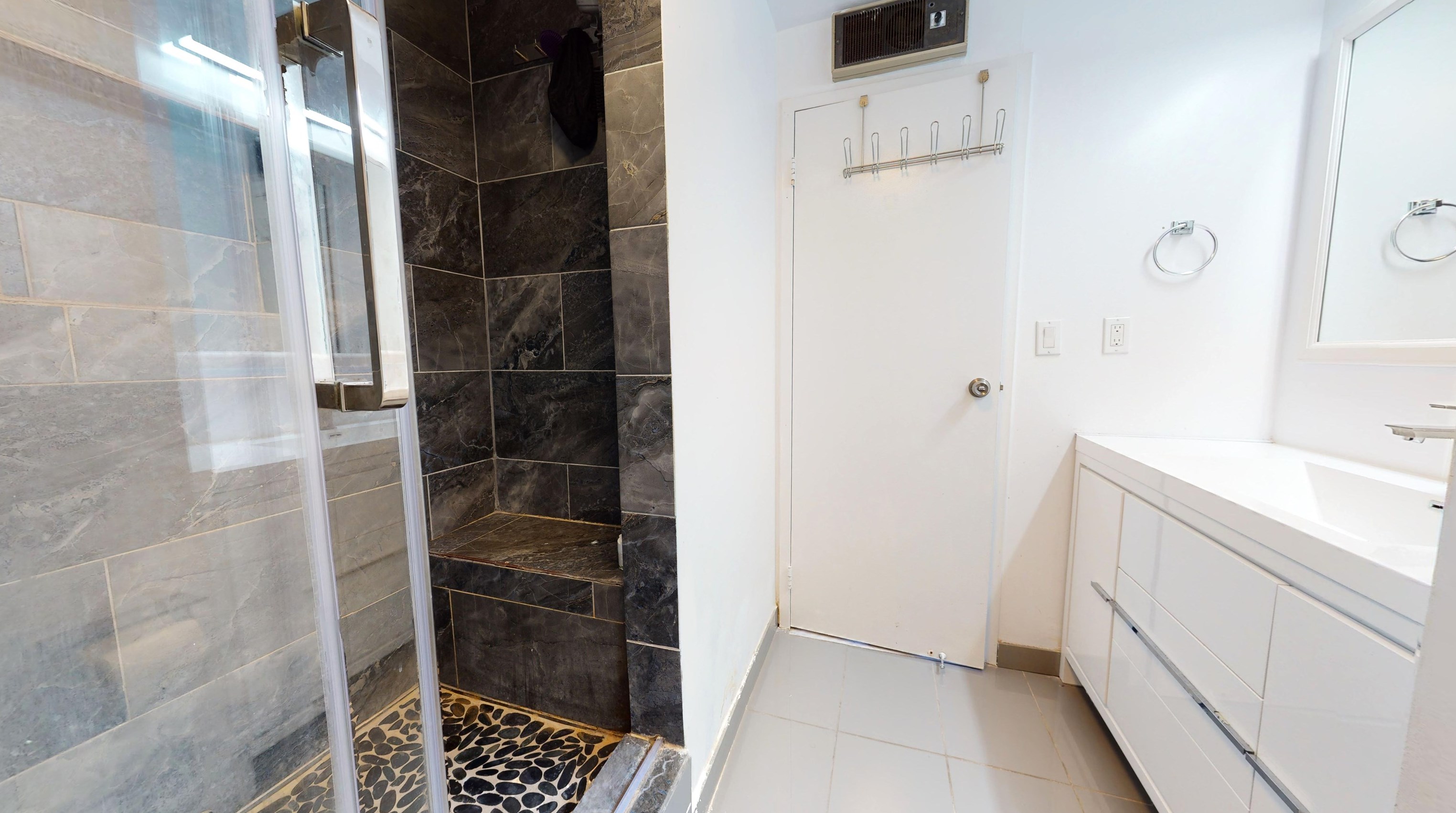 335 Harmon Cove Tower, Secaucus NJ  07094-1751 exterior