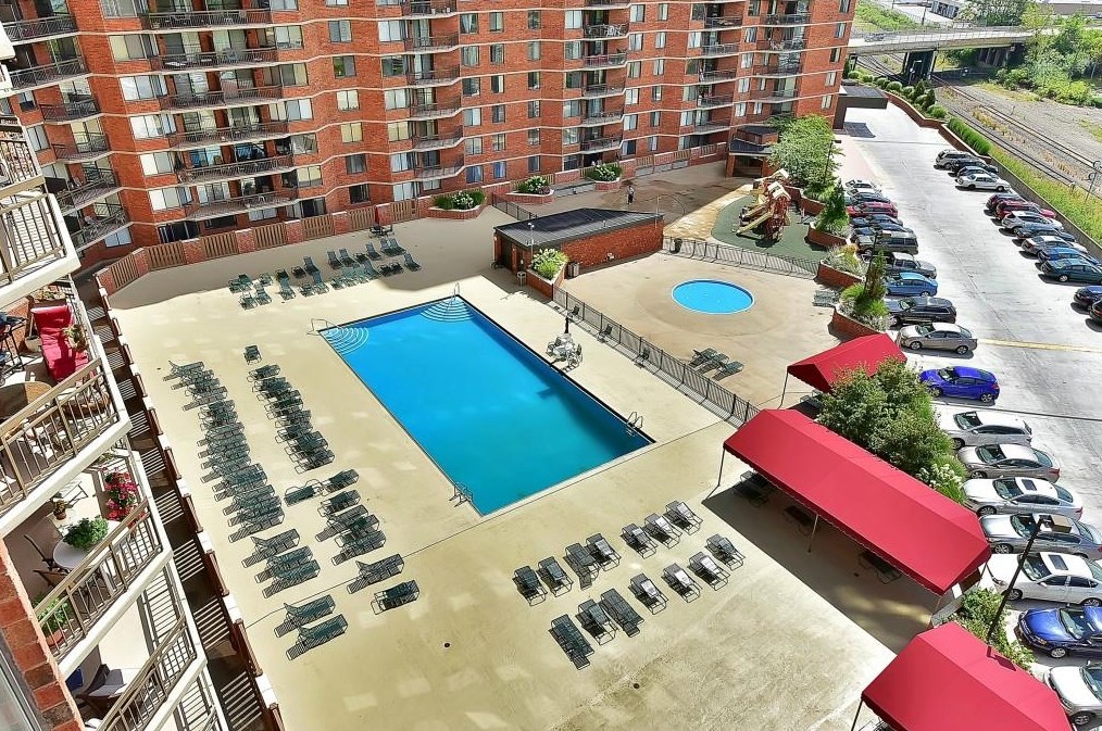 512 Harmon Cove Tower, Secaucus NJ  07094-1707 exterior