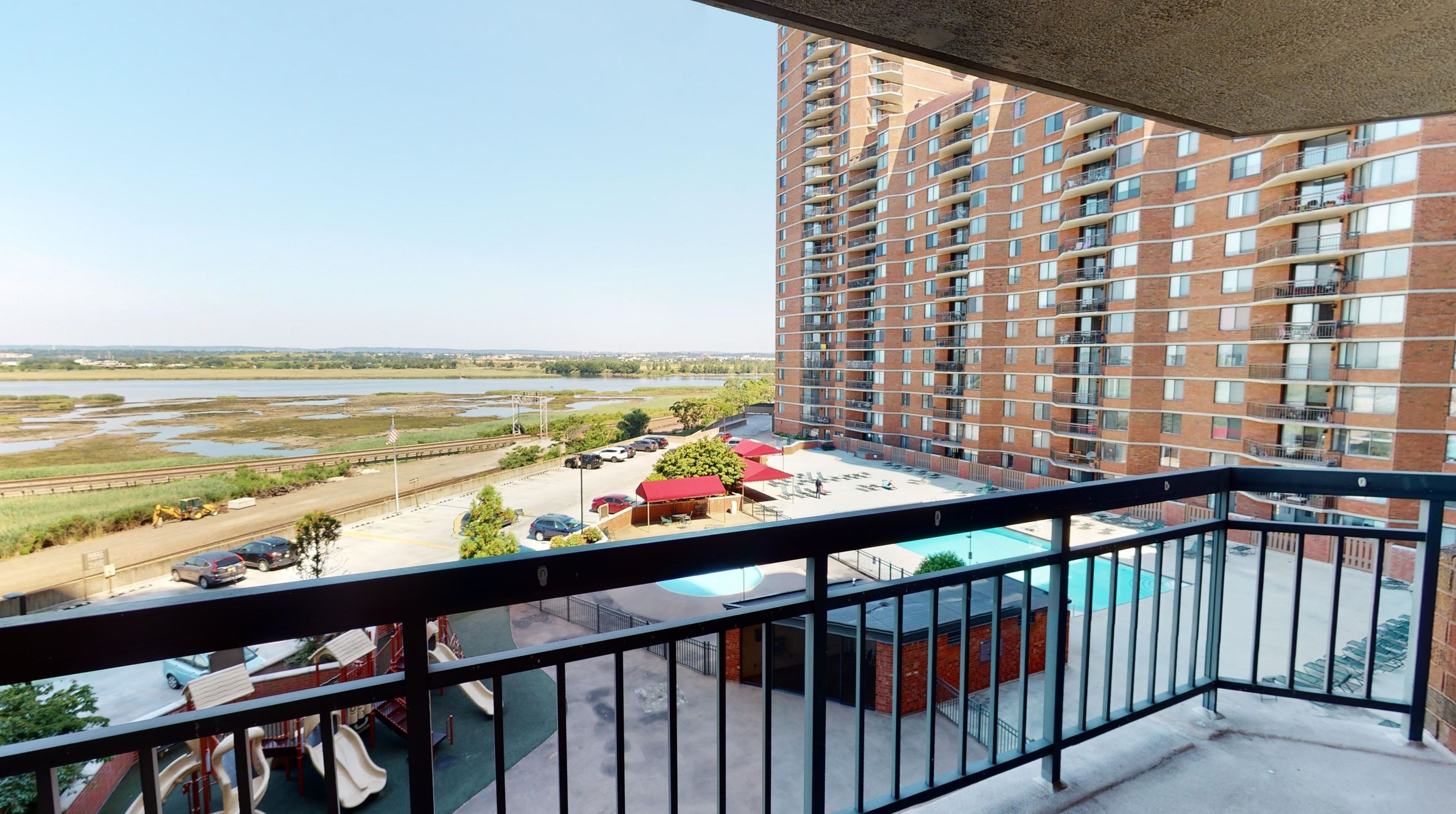 512 Harmon Cove Tower, Secaucus NJ  07094-1707 exterior