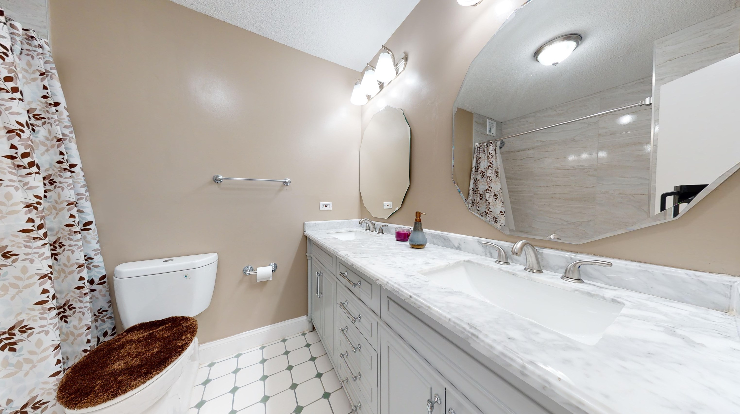 512 Harmon Cove Tower, Secaucus NJ  07094-1707 exterior