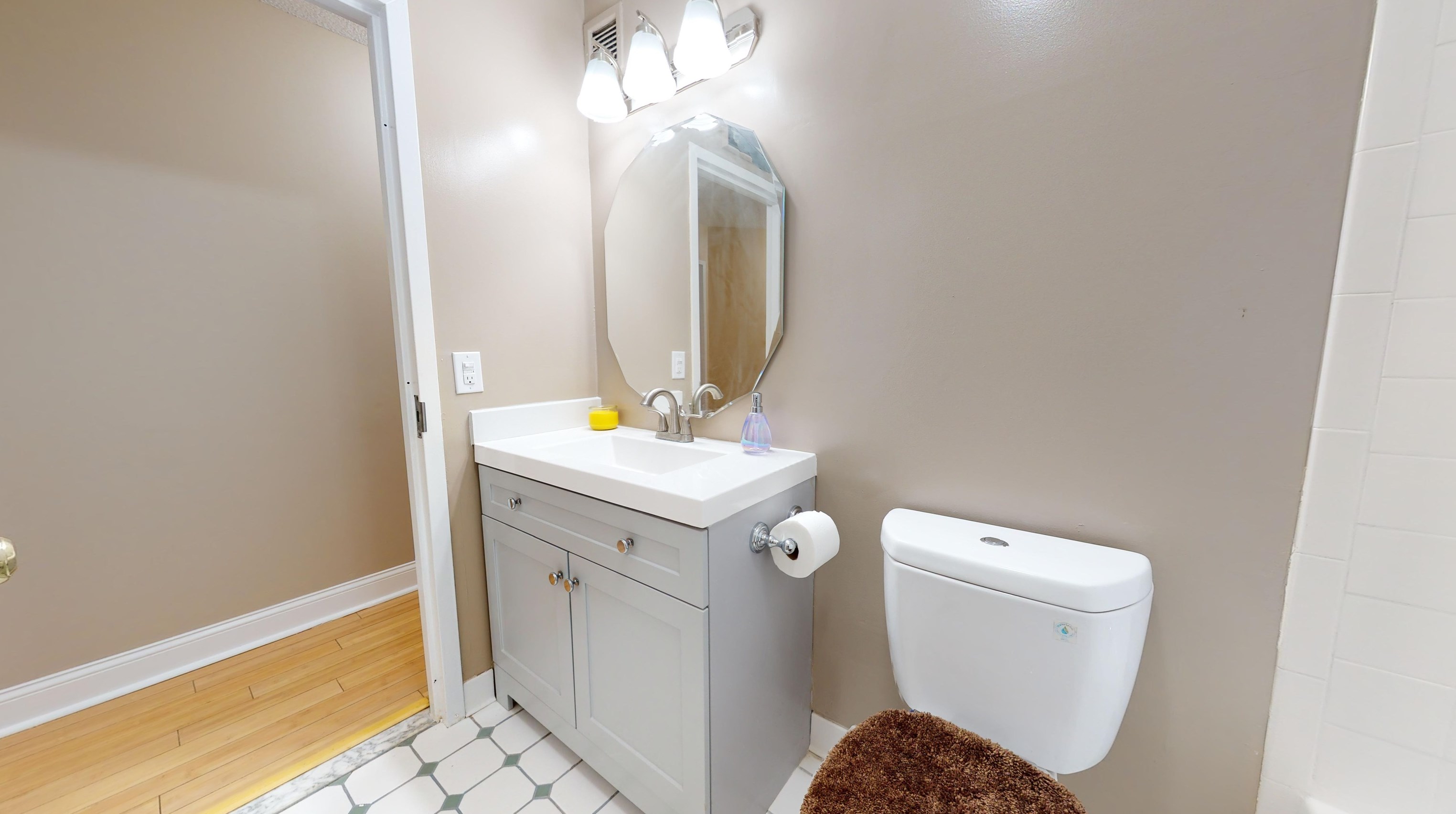 512 Harmon Cove Tower, Secaucus NJ  07094-1707 exterior