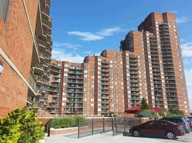 512 Harmon Cove Tower, Secaucus NJ  07094-1707 exterior