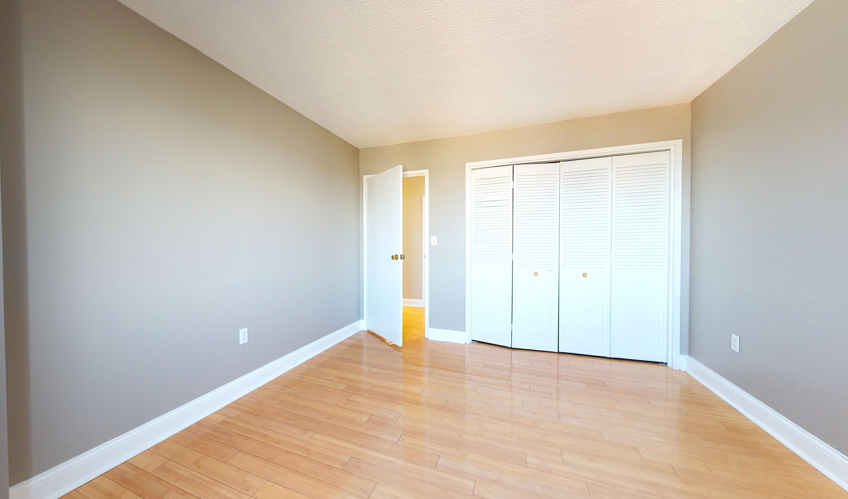 512 Harmon Cove Tower, Secaucus NJ  07094-1707 exterior