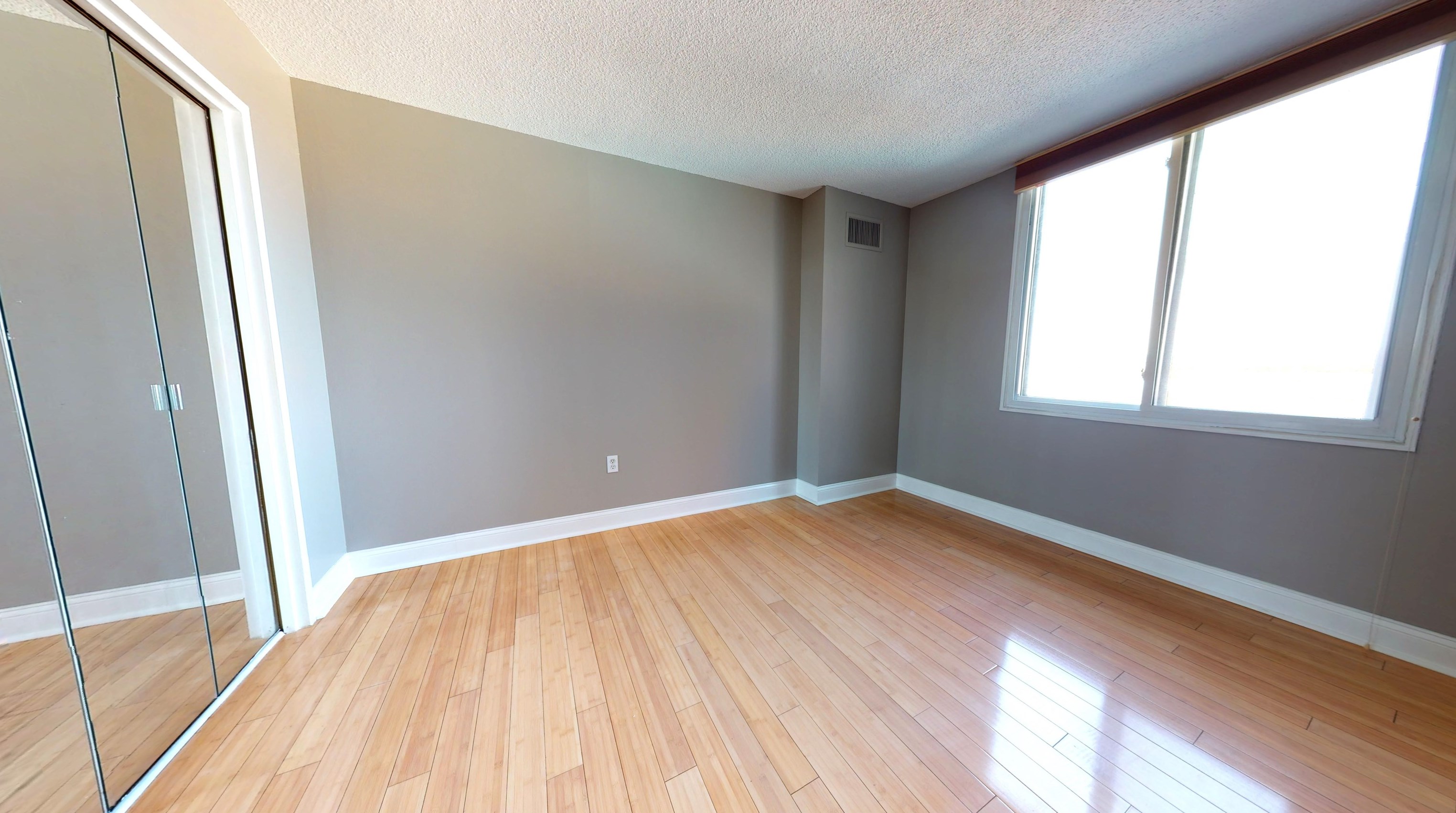 512 Harmon Cove Tower, Secaucus NJ  07094-1707 exterior