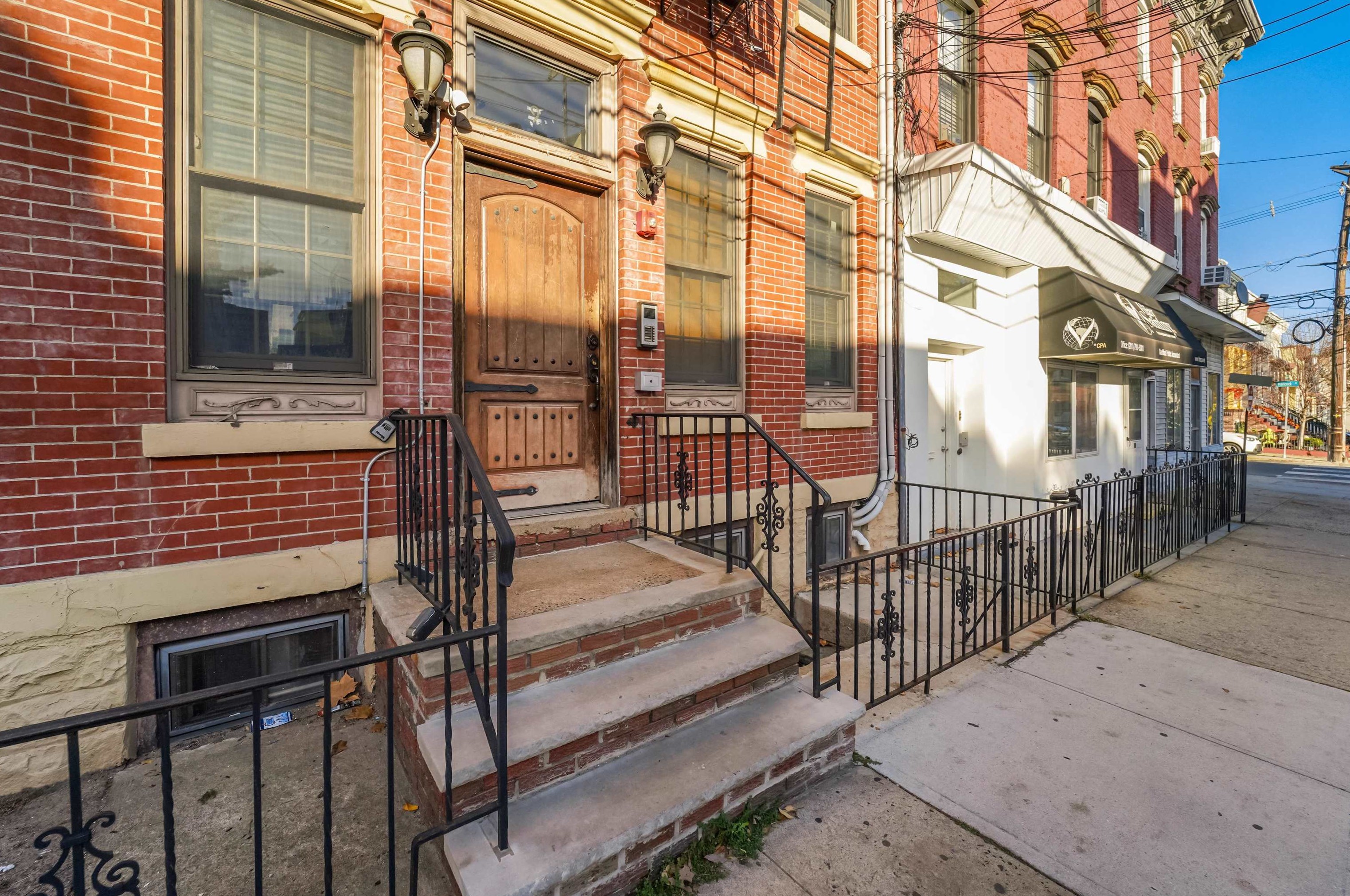 96 Bowers St #2r, Jersey City, NJ 07307