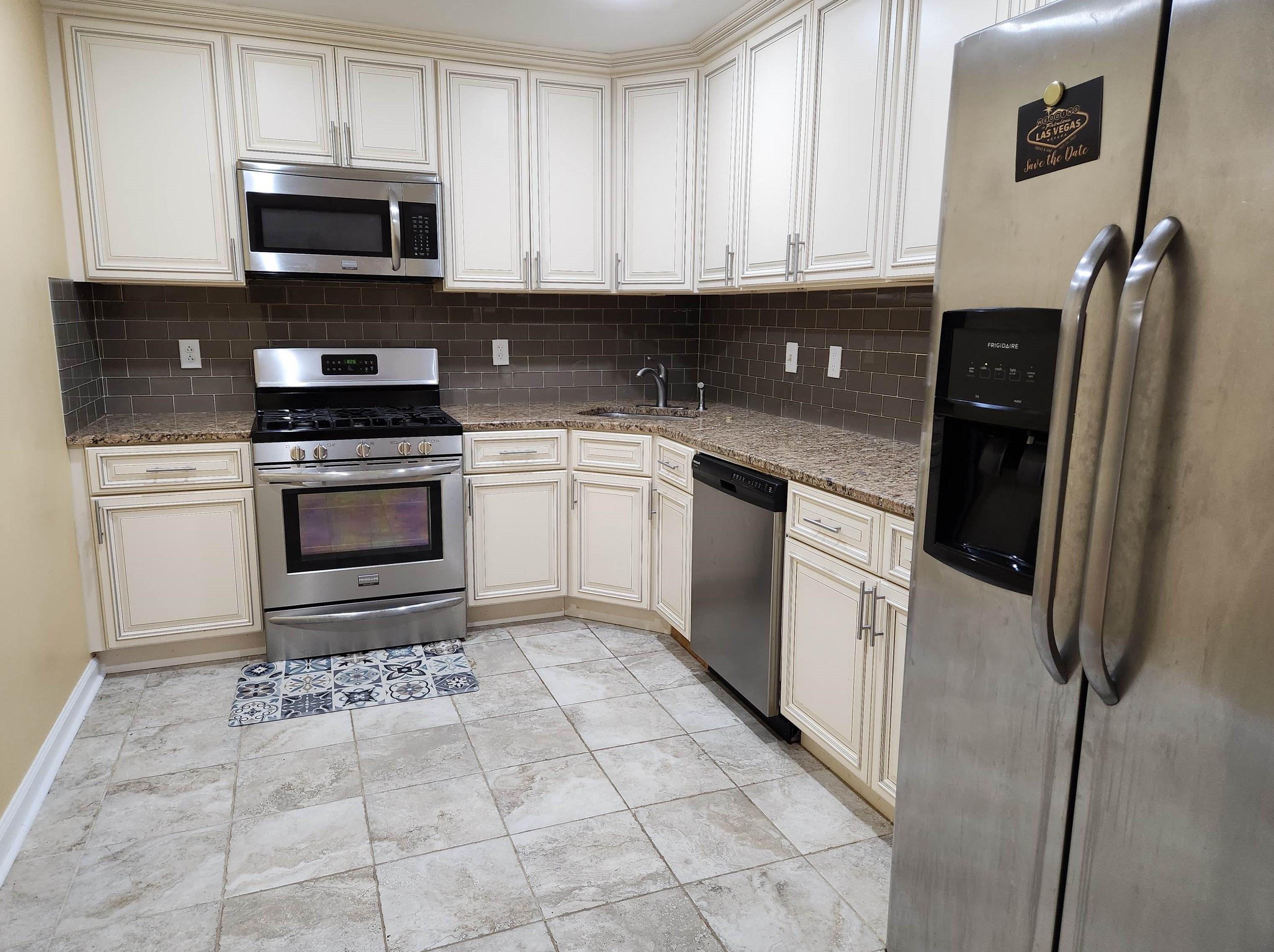 87 Cottonwood St #1, Jersey City, NJ 07305
