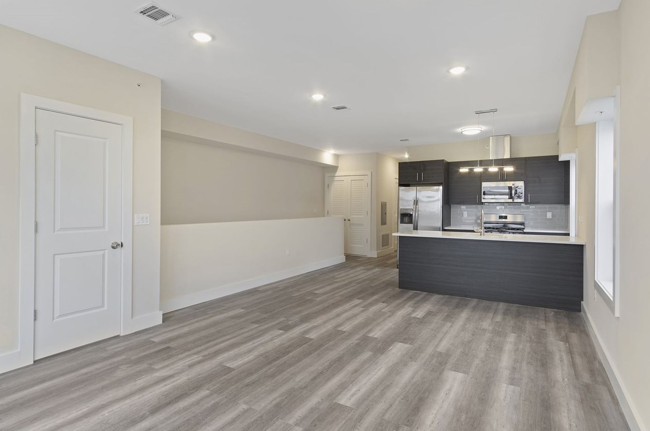 207 71st St #2, West New York, NJ 07093