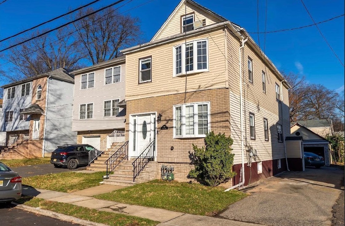 931 Oak St #1, Roselle, NJ 07203