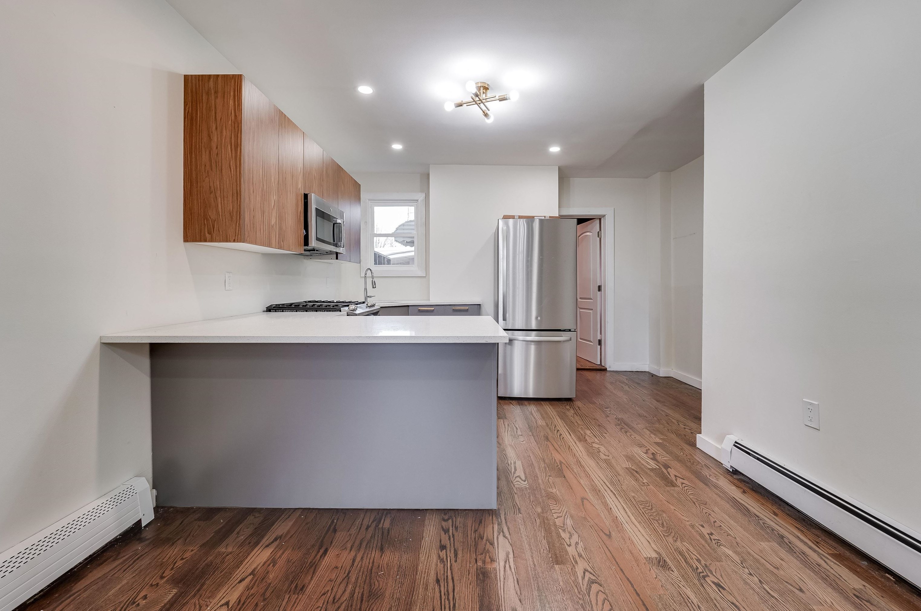 535 1/2 Ave E, Bayonne, NJ 07002