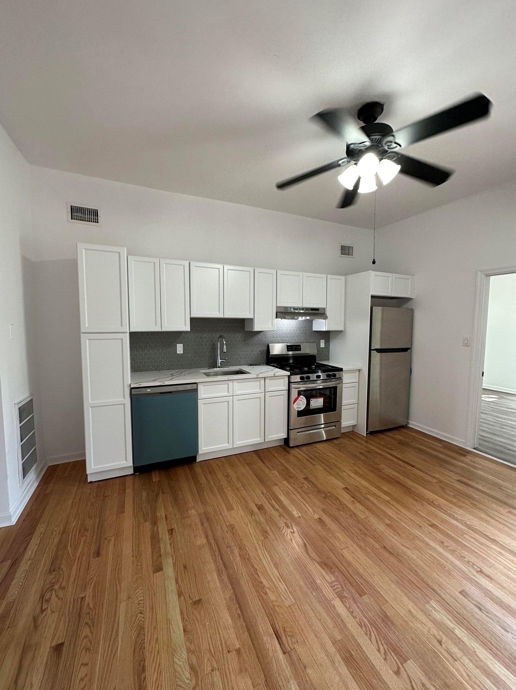101 Bowers St, Jersey City, NJ 07307